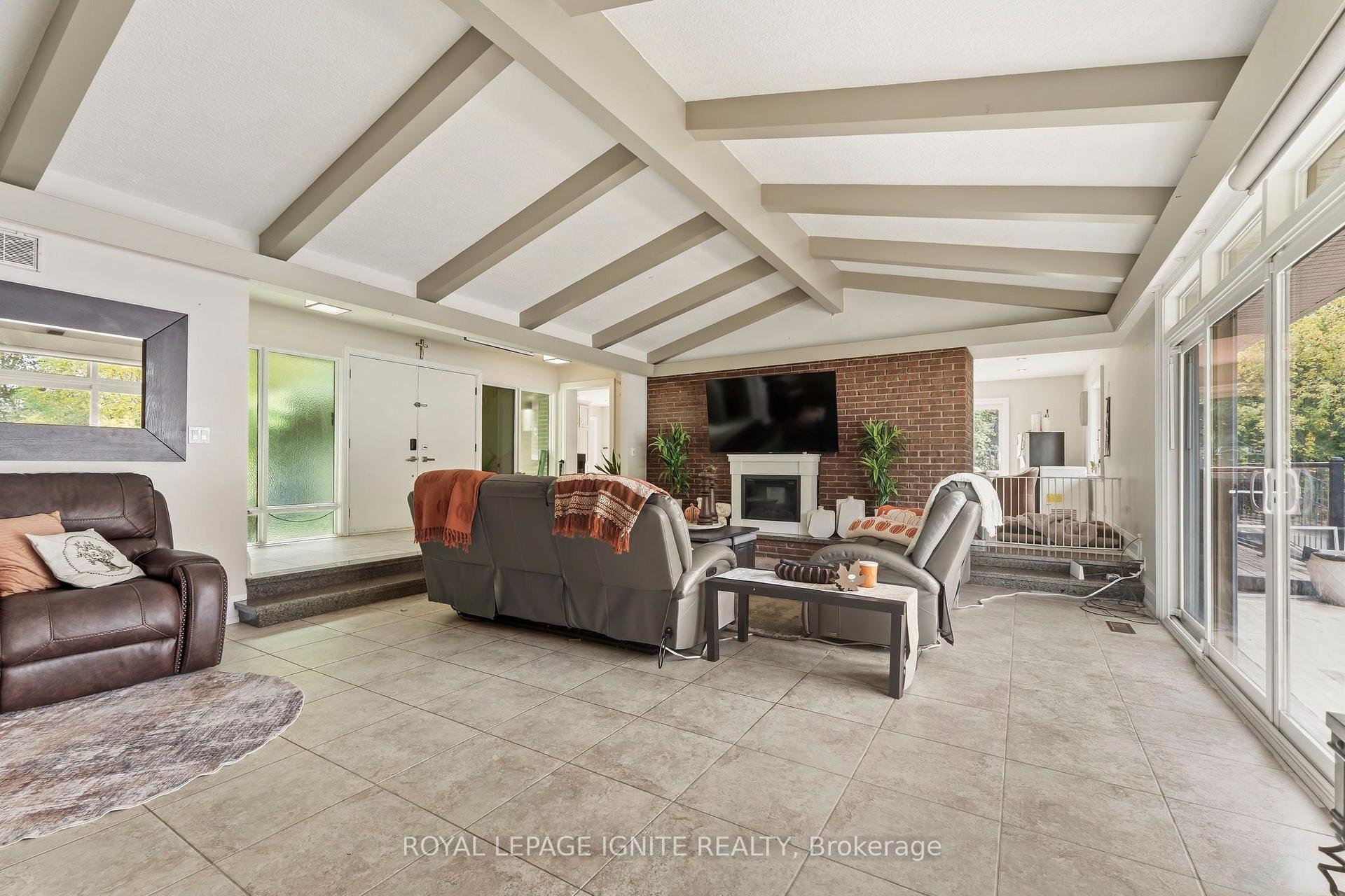 Photo 7 of 8 Ridgevale Drive, Markham, Box Grove — HOMEH