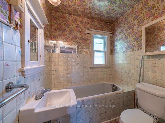 Photo 18 of 35 Sherman Avenue N, Hamilton, Gibson — HOMEH