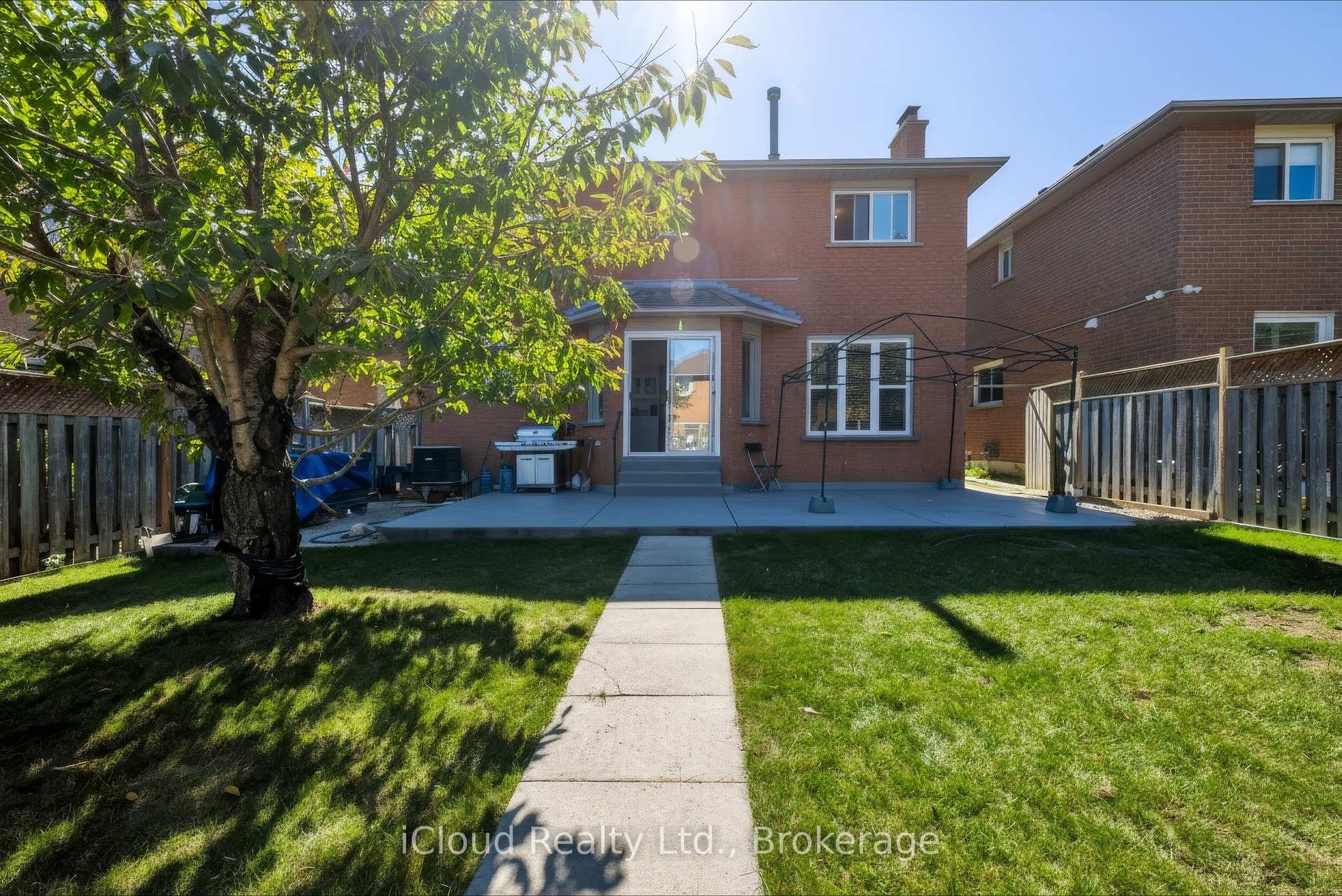 Photo 4 of 62 Castlehill Crescent, Brampton, Northwood Park — HOMEH