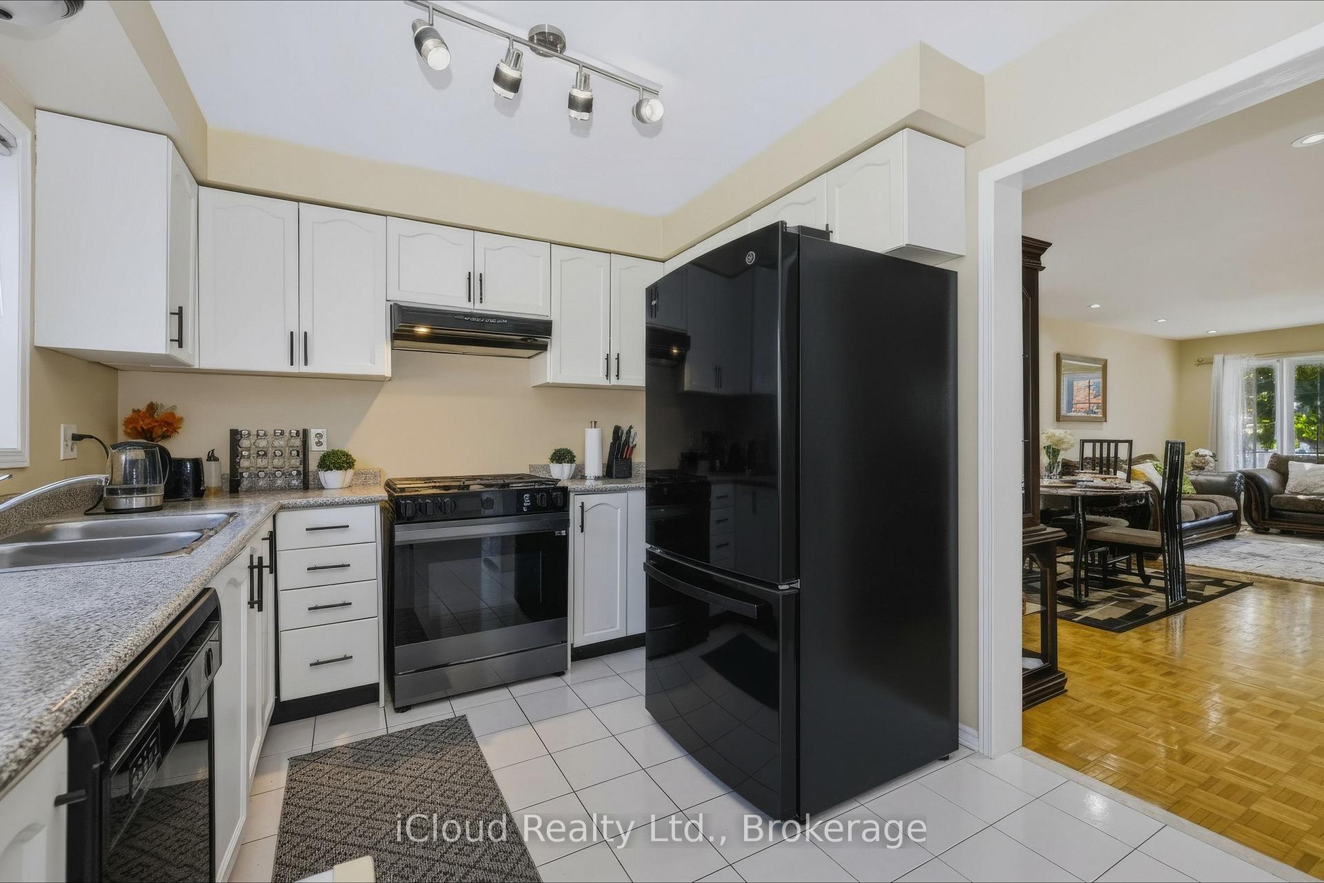 Photo 6 of 62 Castlehill Crescent, Brampton, Northwood Park — HOMEH