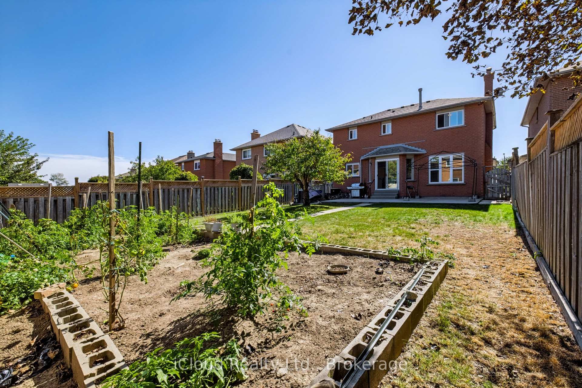 Photo 8 of 62 Castlehill Crescent, Brampton, Northwood Park — HOMEH