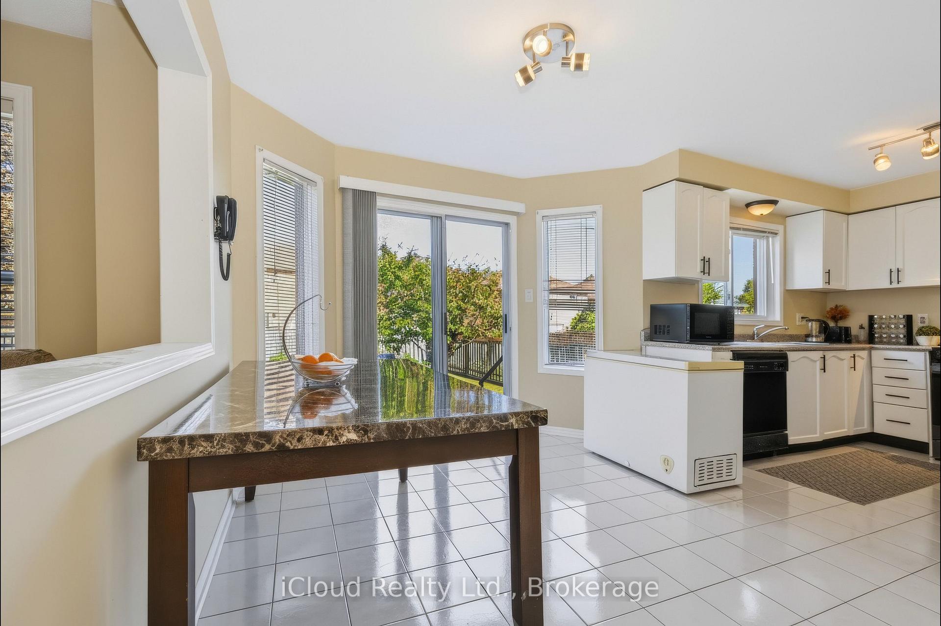 Photo 7 of 62 Castlehill Crescent, Brampton, Northwood Park — HOMEH