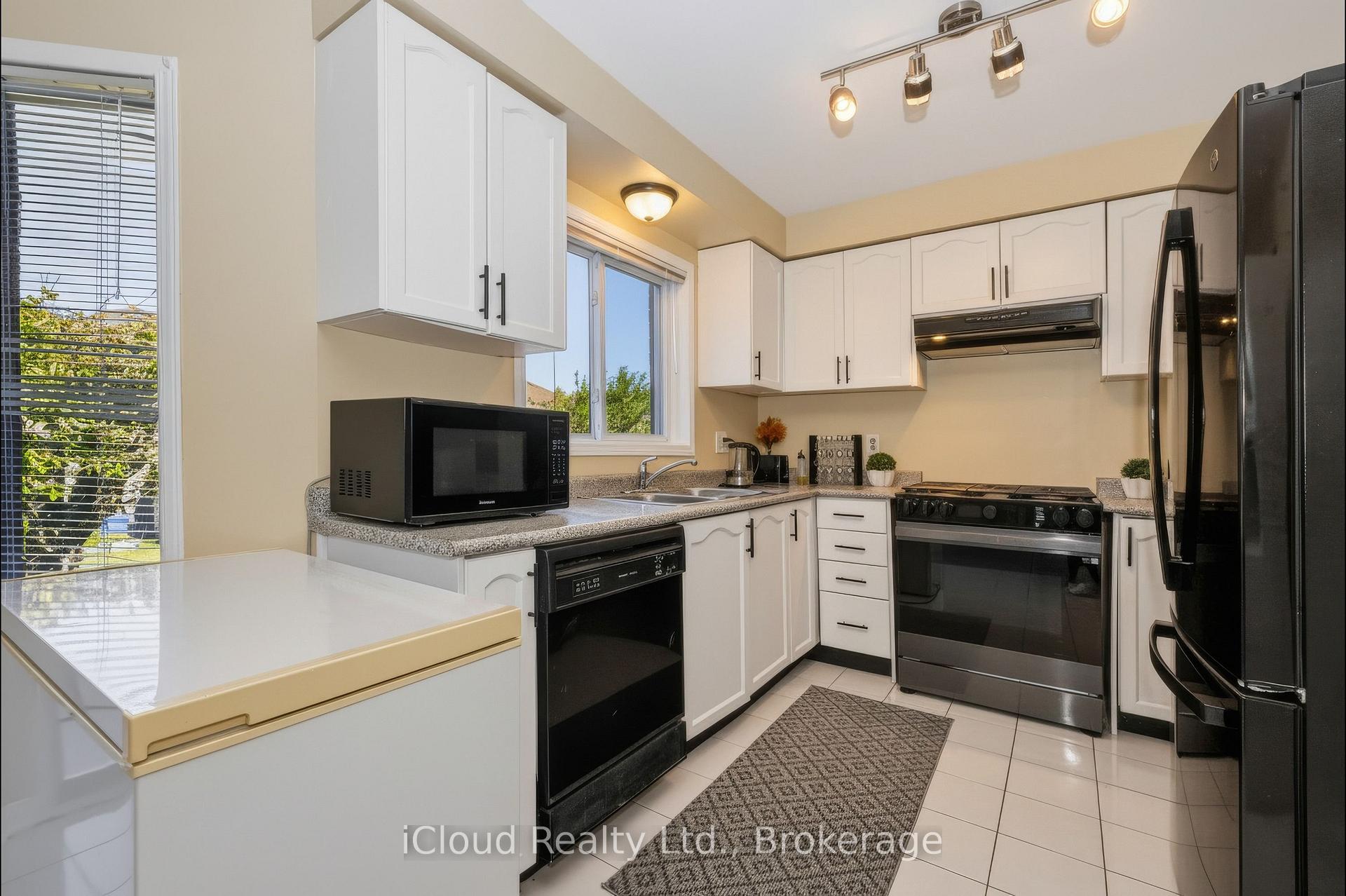 Photo 9 of 62 Castlehill Crescent, Brampton, Northwood Park — HOMEH