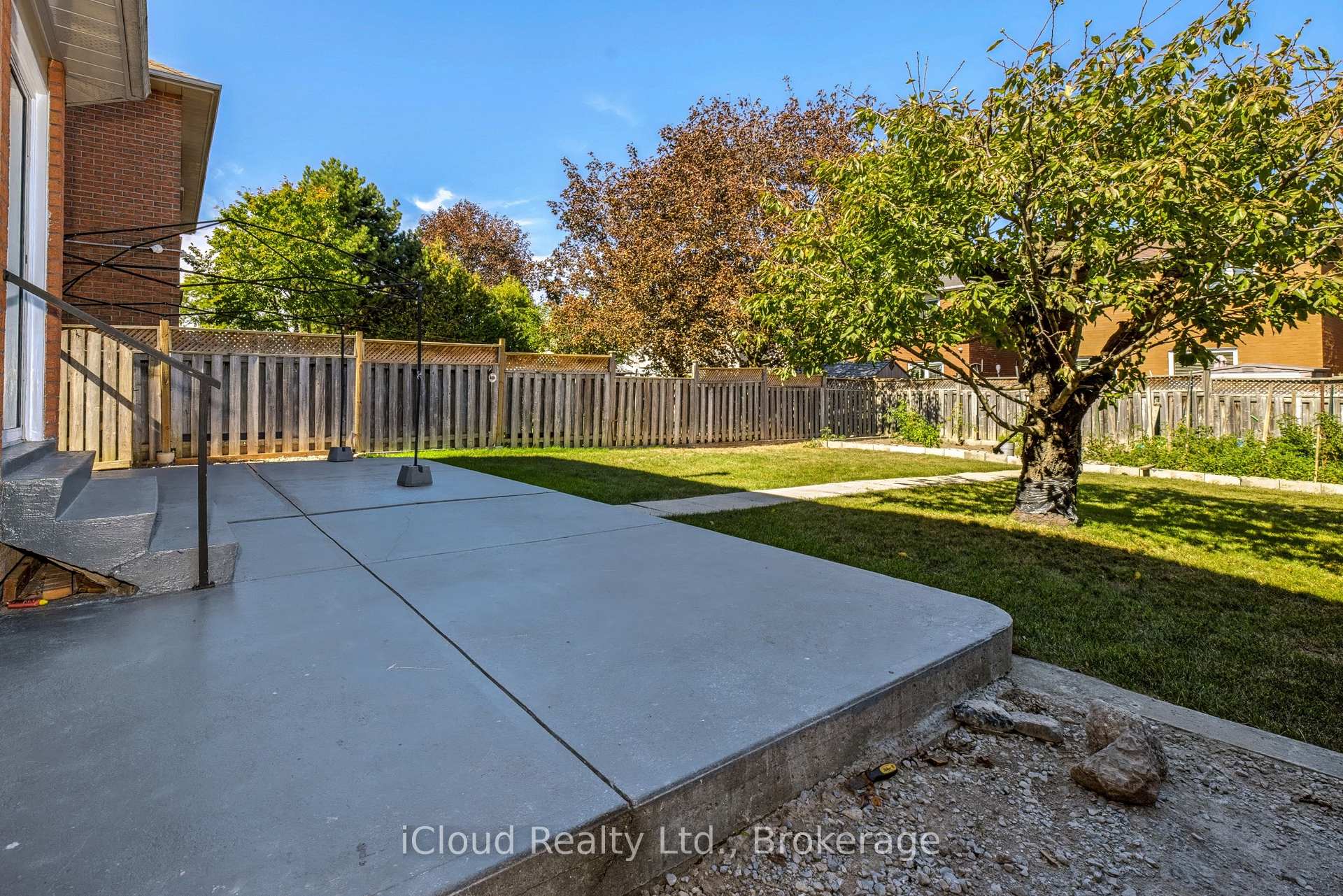 Photo 10 of 62 Castlehill Crescent, Brampton, Northwood Park — HOMEH