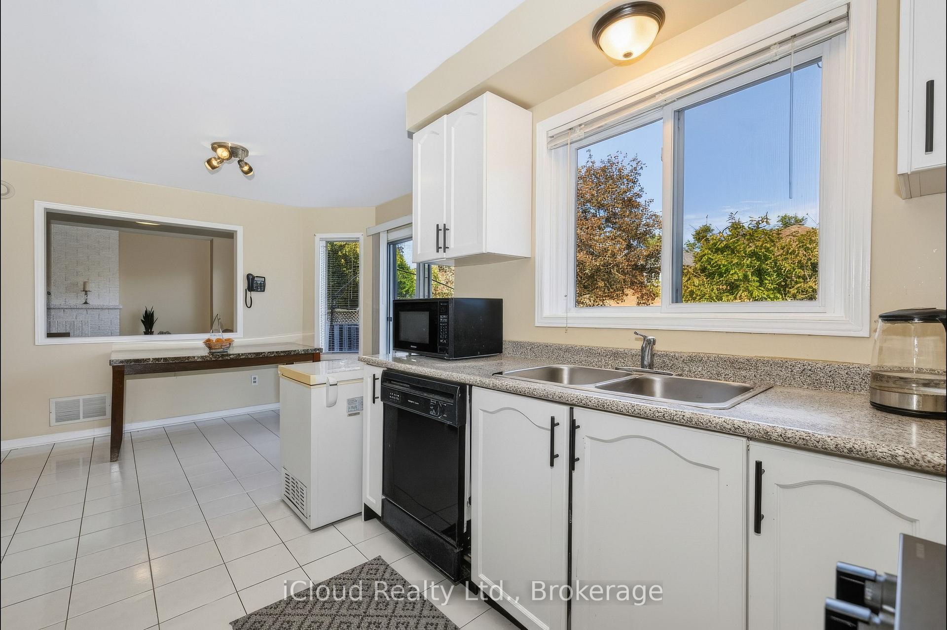 Photo 11 of 62 Castlehill Crescent, Brampton, Northwood Park — HOMEH