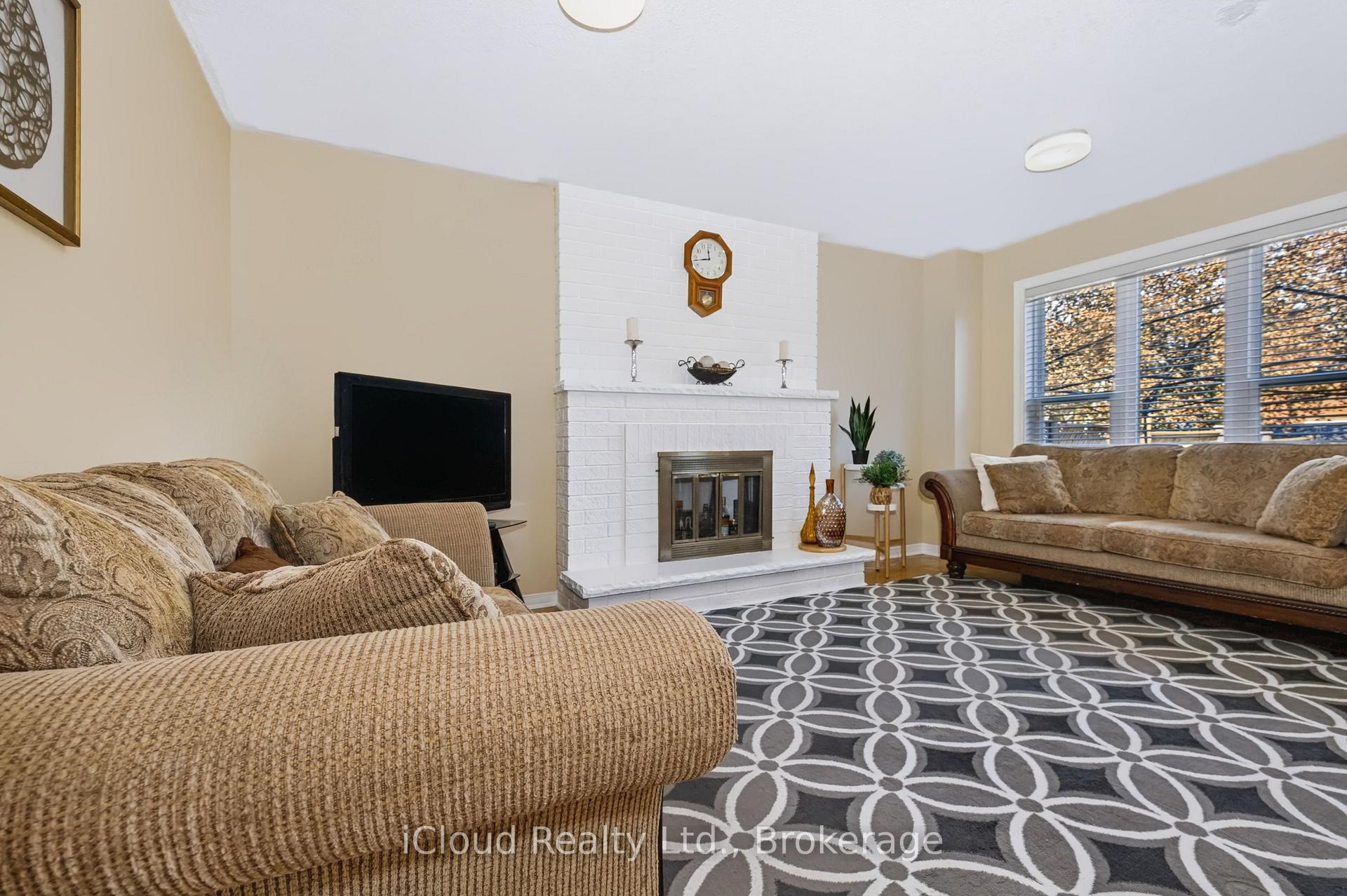 Photo 16 of 62 Castlehill Crescent, Brampton, Northwood Park — HOMEH
