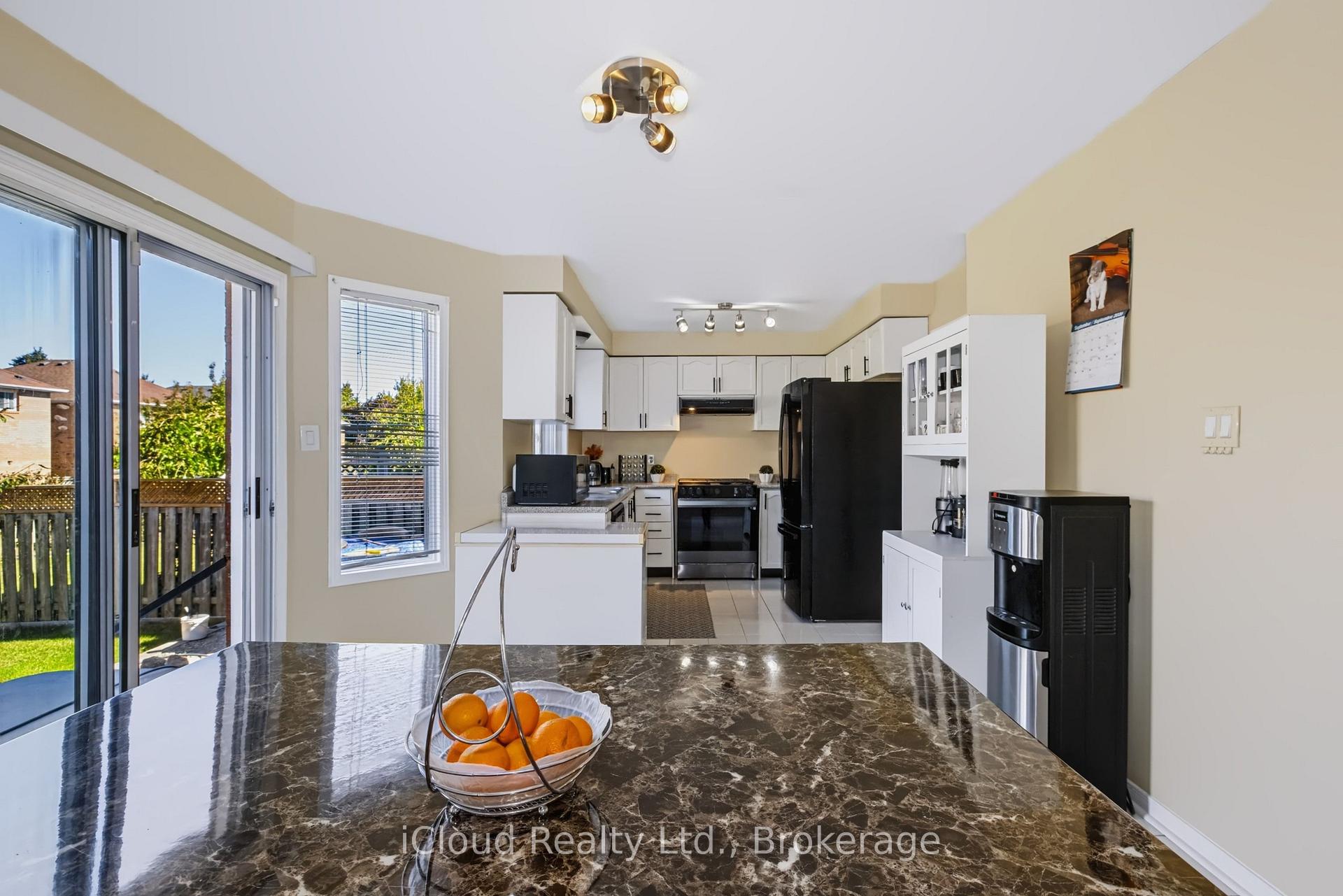 Photo 17 of 62 Castlehill Crescent, Brampton, Northwood Park — HOMEH
