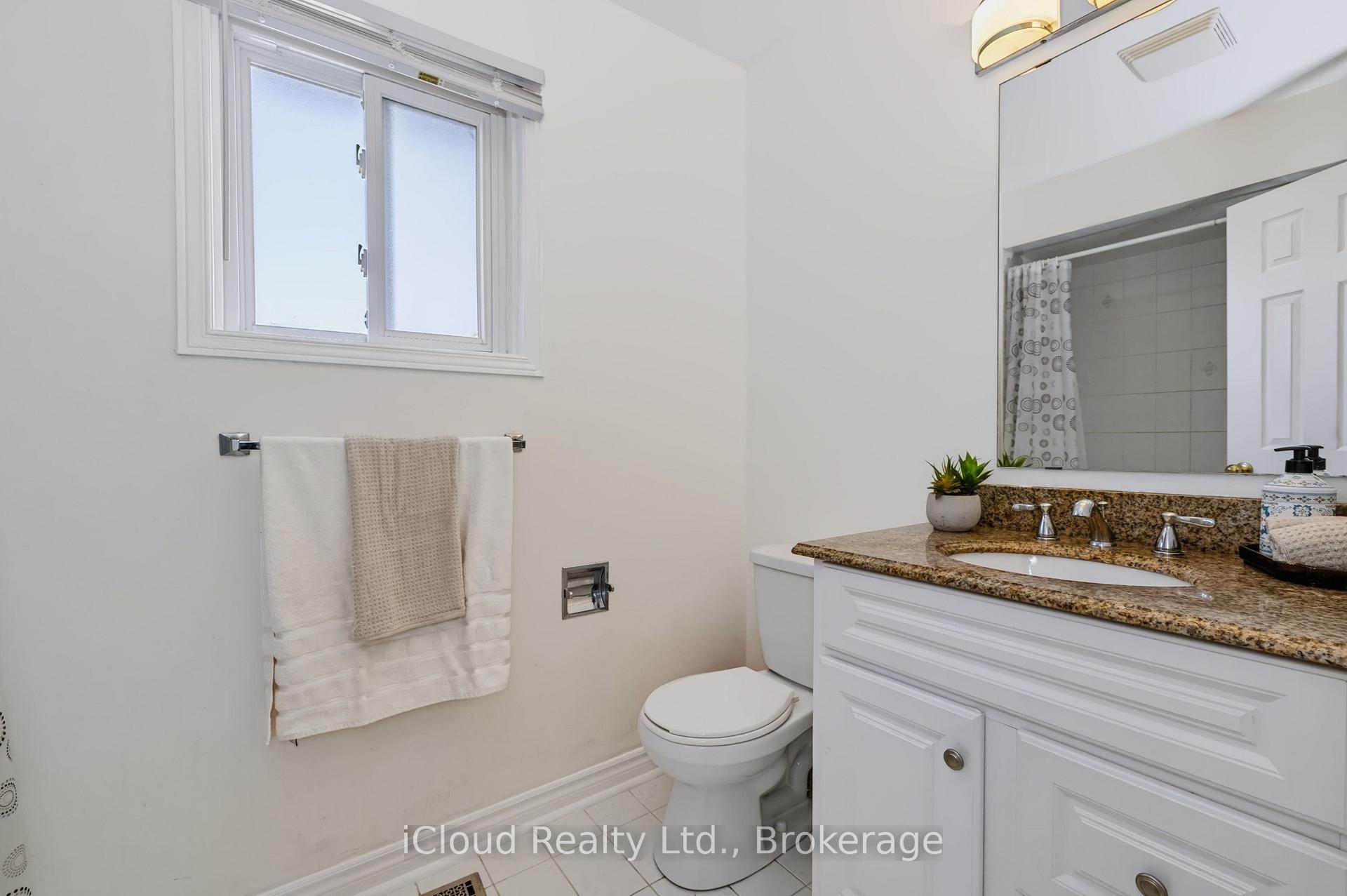 Photo 32 of 62 Castlehill Crescent, Brampton, Northwood Park — HOMEH