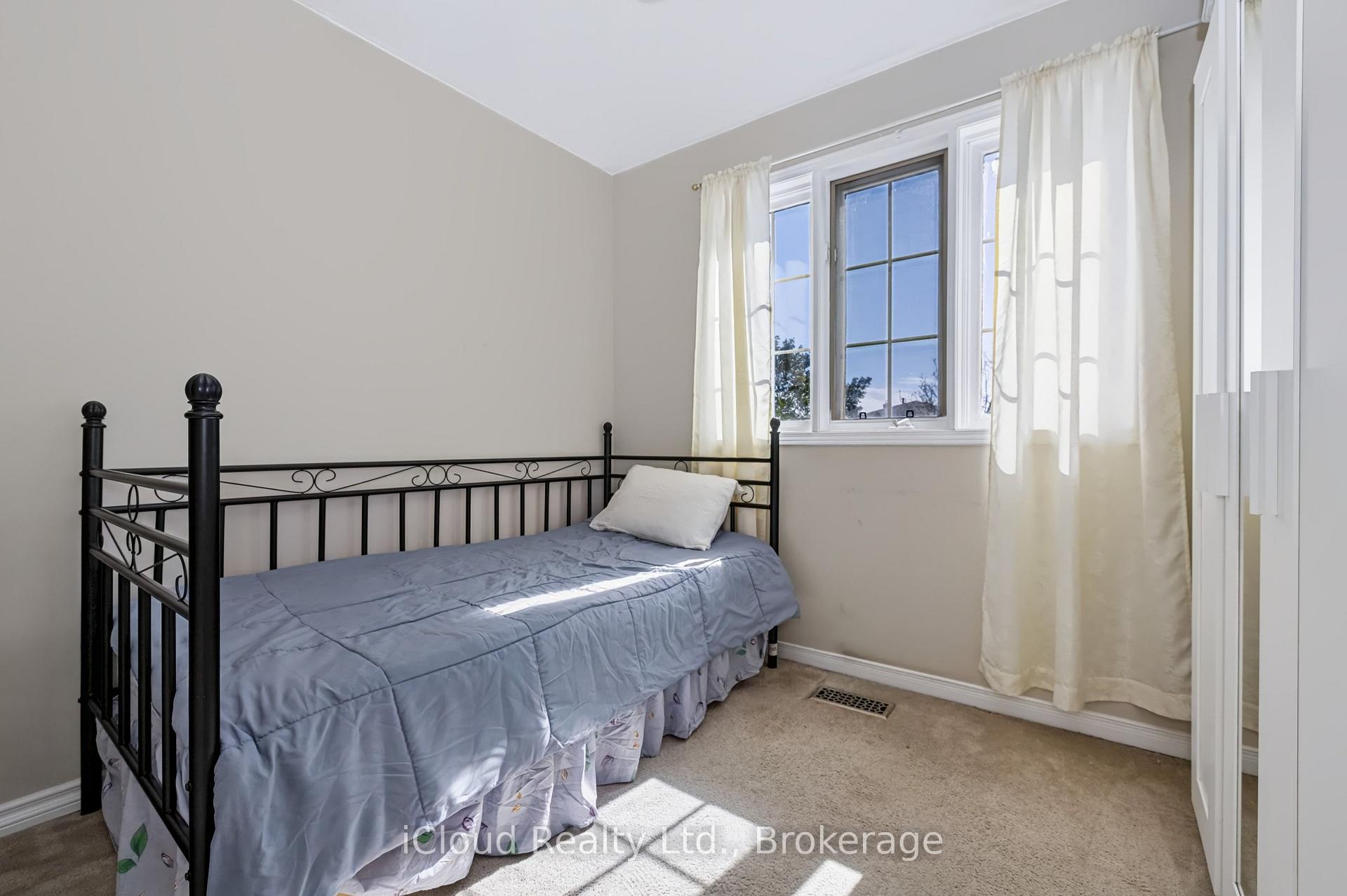 Photo 35 of 62 Castlehill Crescent, Brampton, Northwood Park — HOMEH