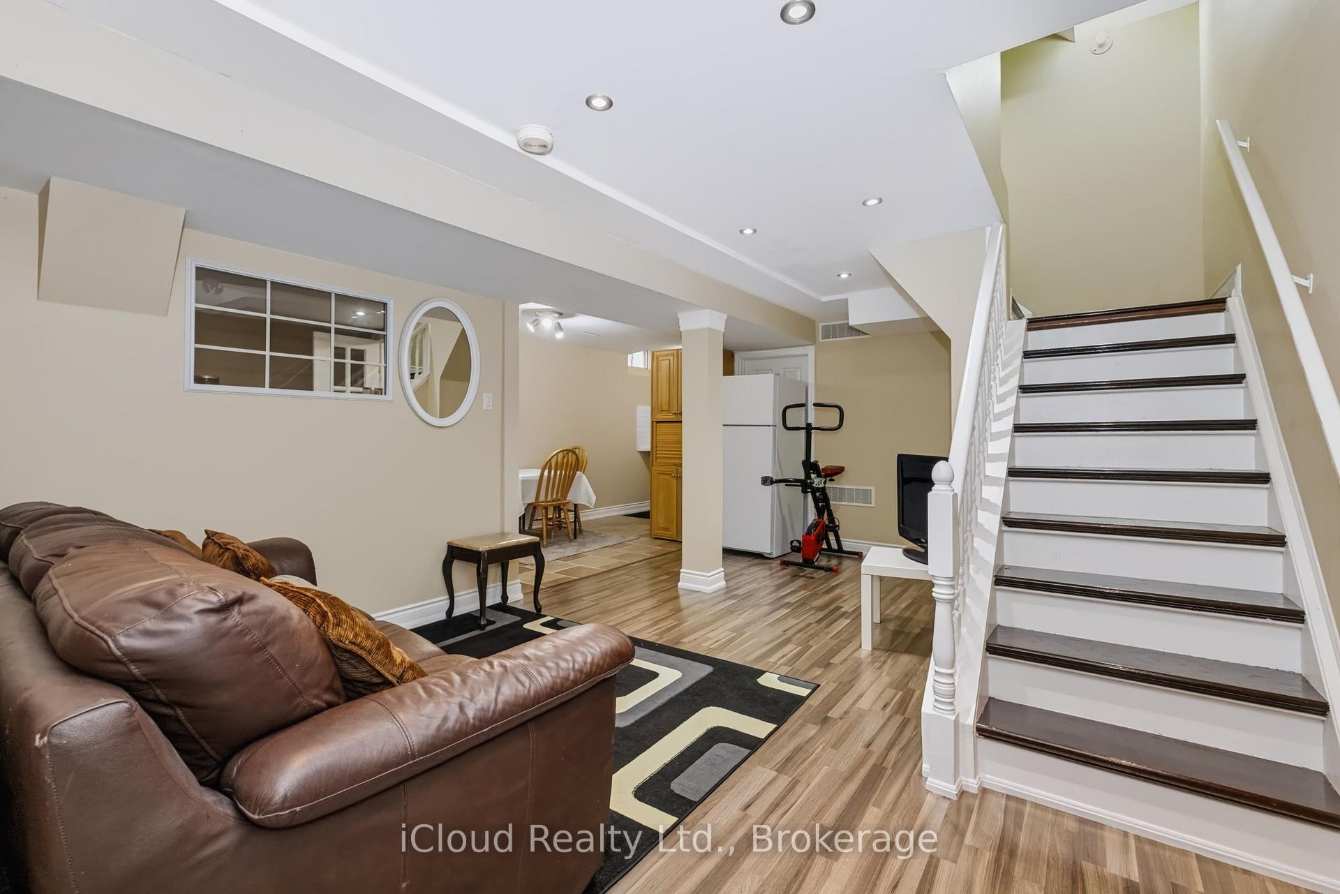 Photo 39 of 62 Castlehill Crescent, Brampton, Northwood Park — HOMEH