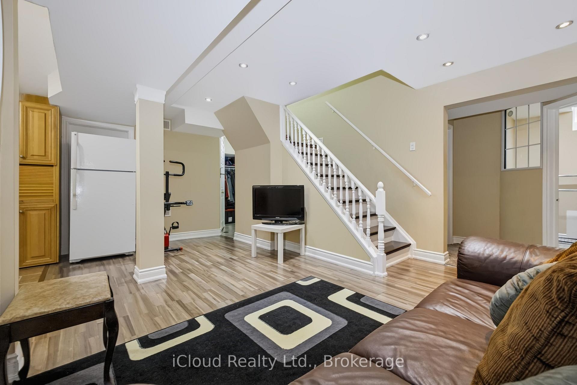 Photo 42 of 62 Castlehill Crescent, Brampton, Northwood Park — HOMEH