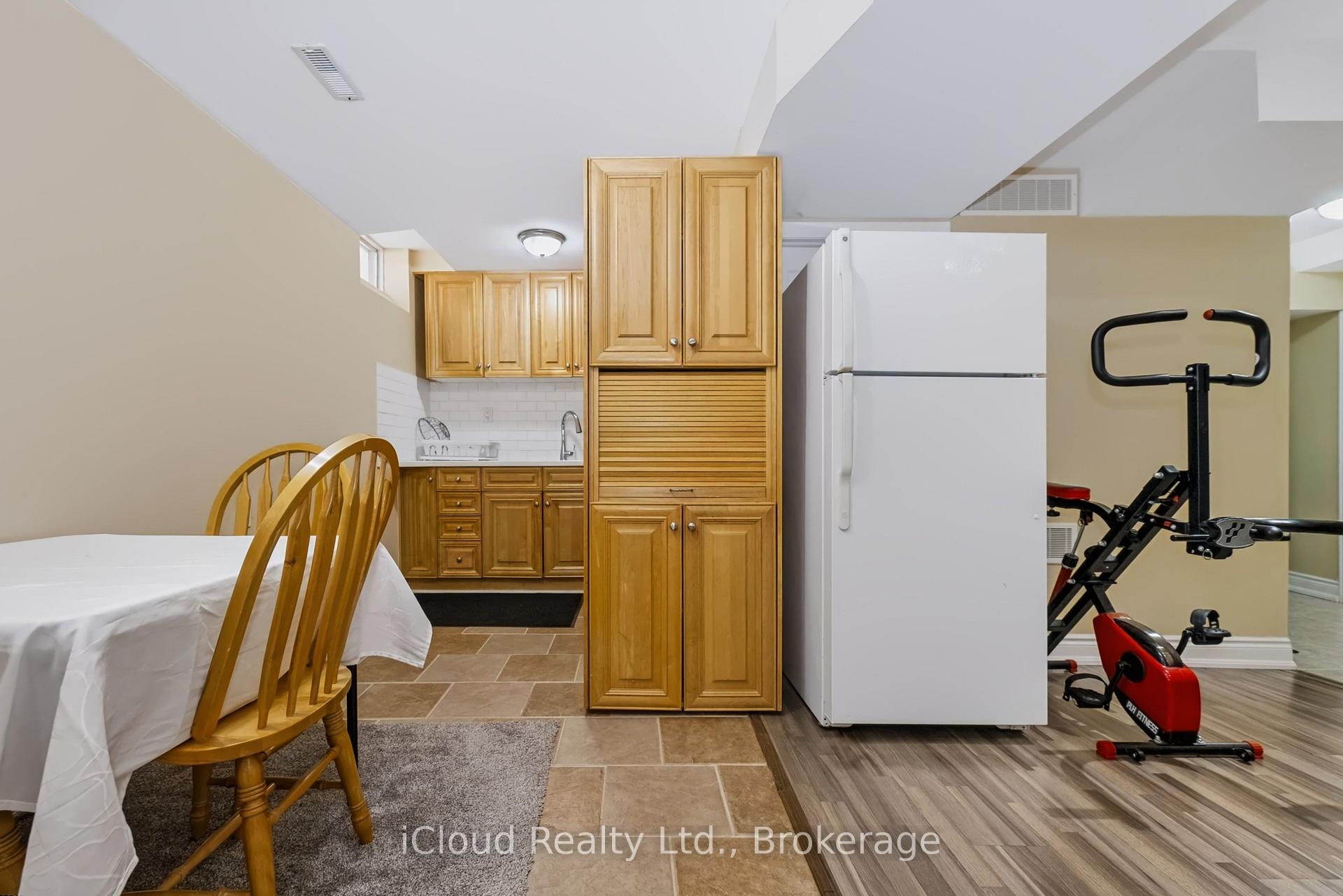 Photo 43 of 62 Castlehill Crescent, Brampton, Northwood Park — HOMEH