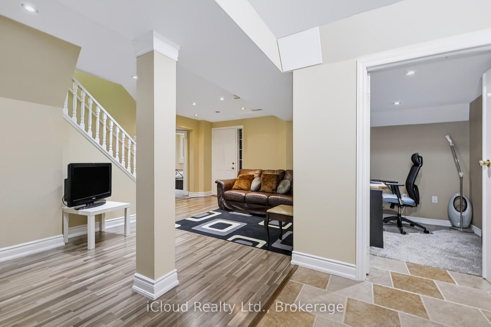 Photo 47 of 62 Castlehill Crescent, Brampton, Northwood Park — HOMEH
