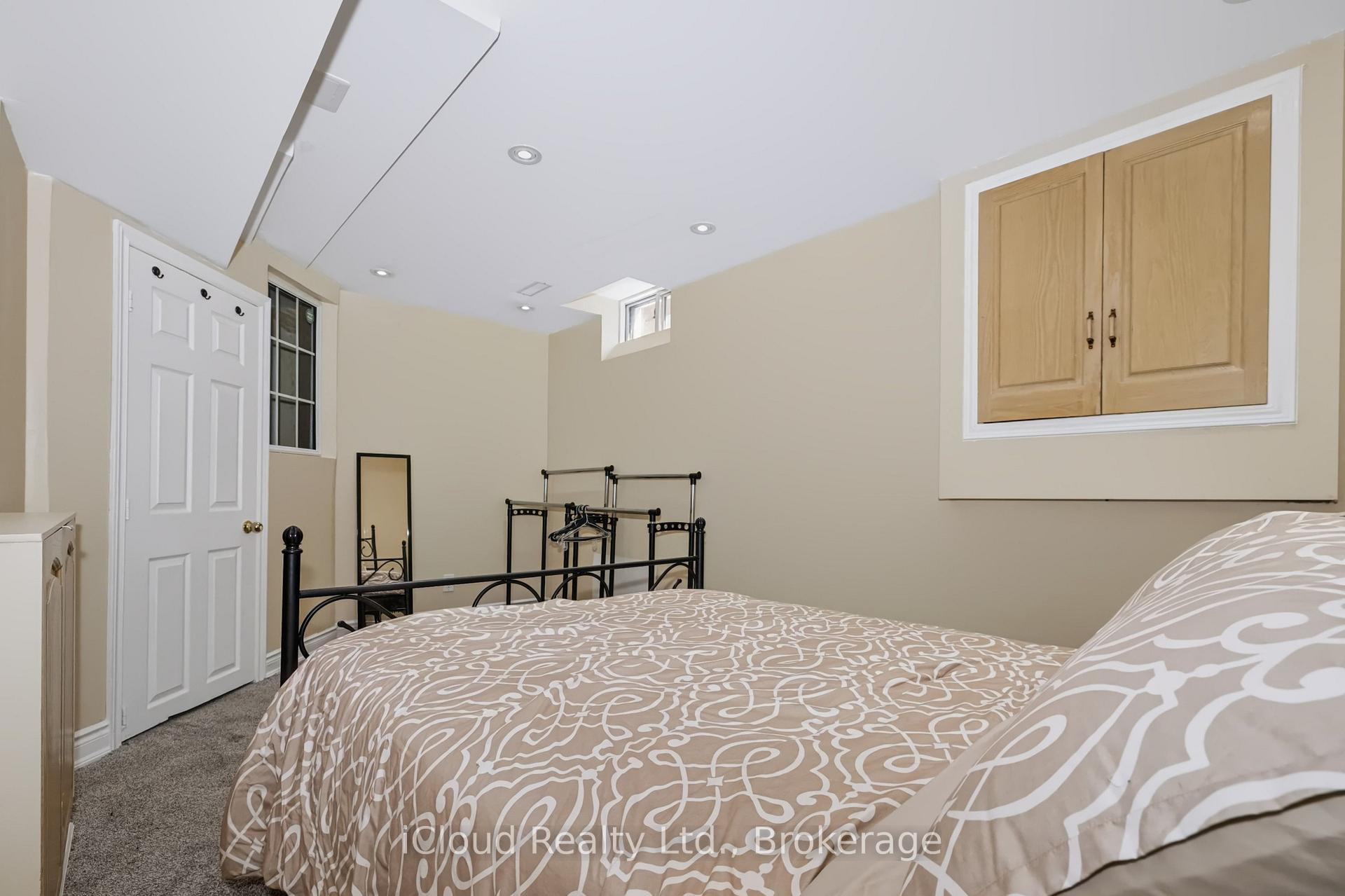 Photo 48 of 62 Castlehill Crescent, Brampton, Northwood Park — HOMEH