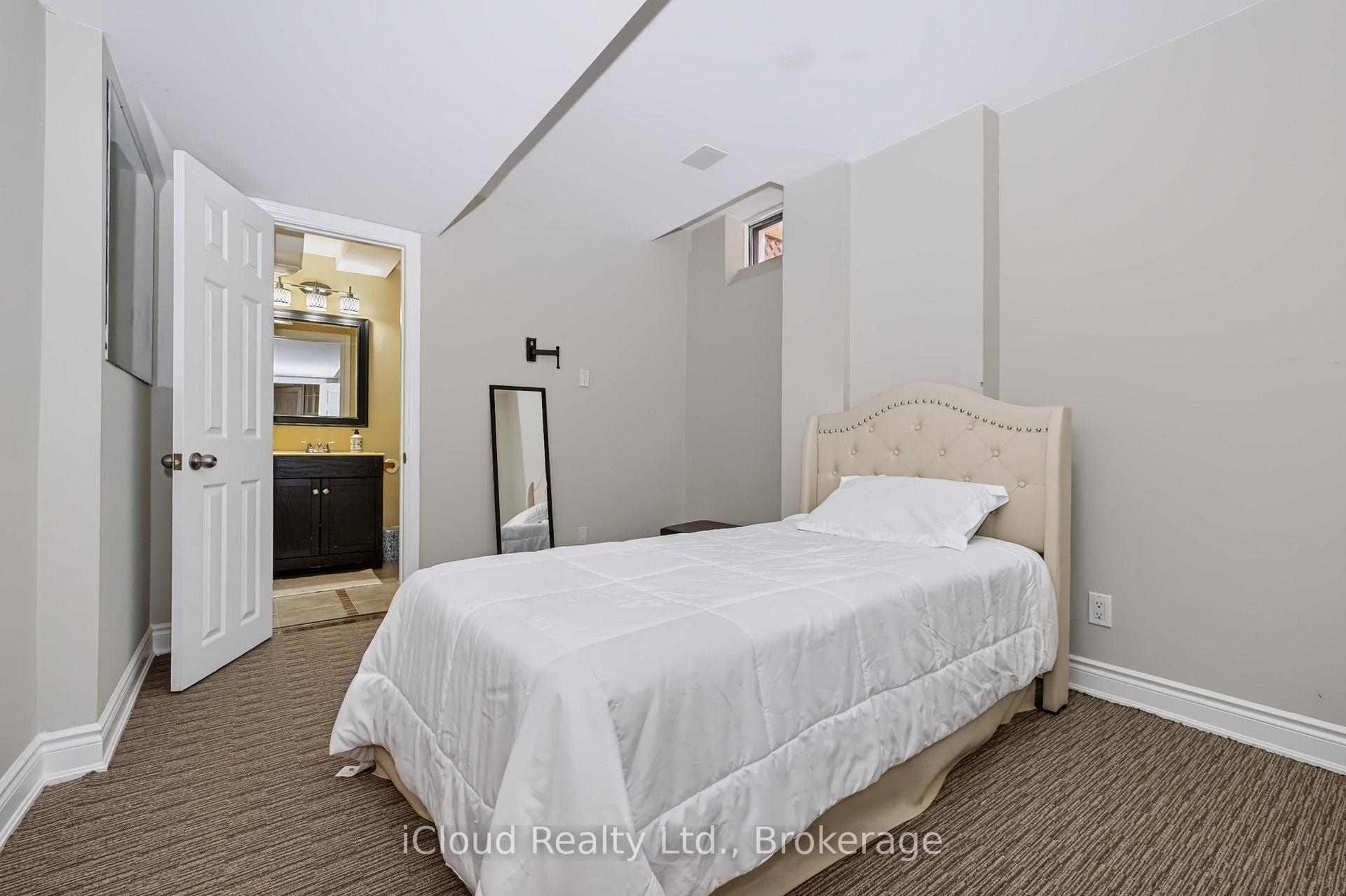 Photo 49 of 62 Castlehill Crescent, Brampton, Northwood Park — HOMEH
