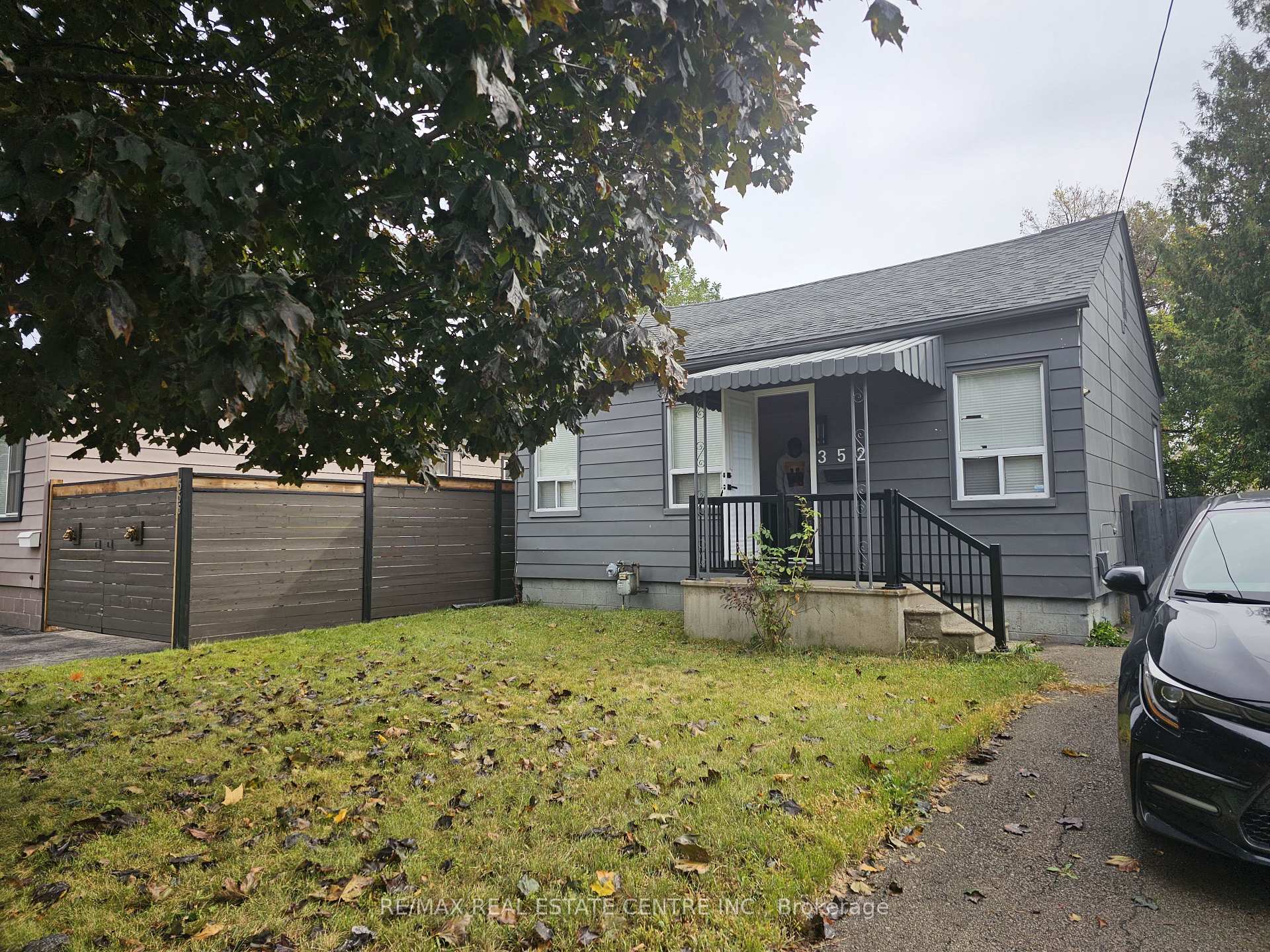 Photo of 352 Weir Street N