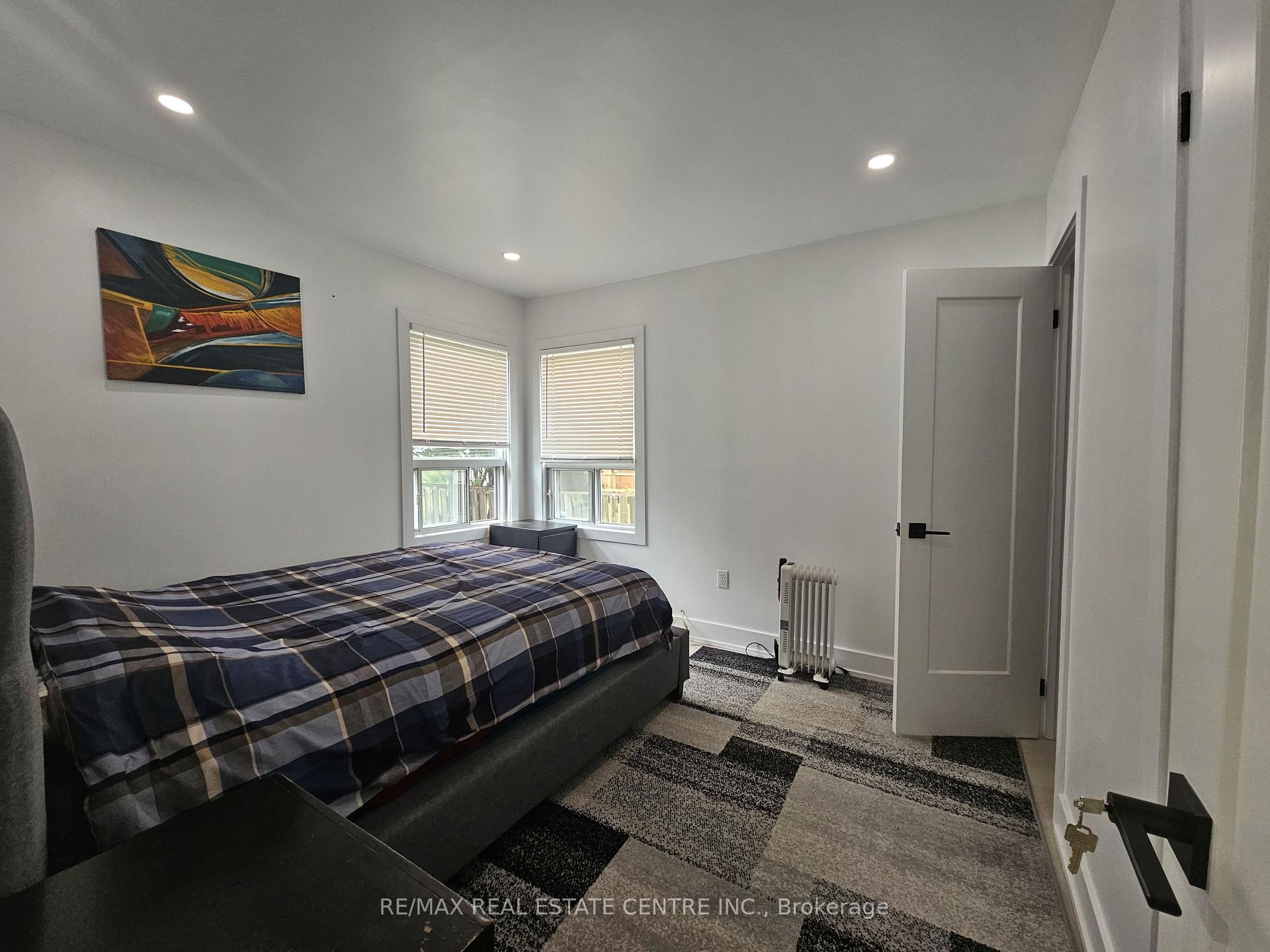 Photo 6 of 352 Weir Street N, Hamilton, Homeside — HOMEH