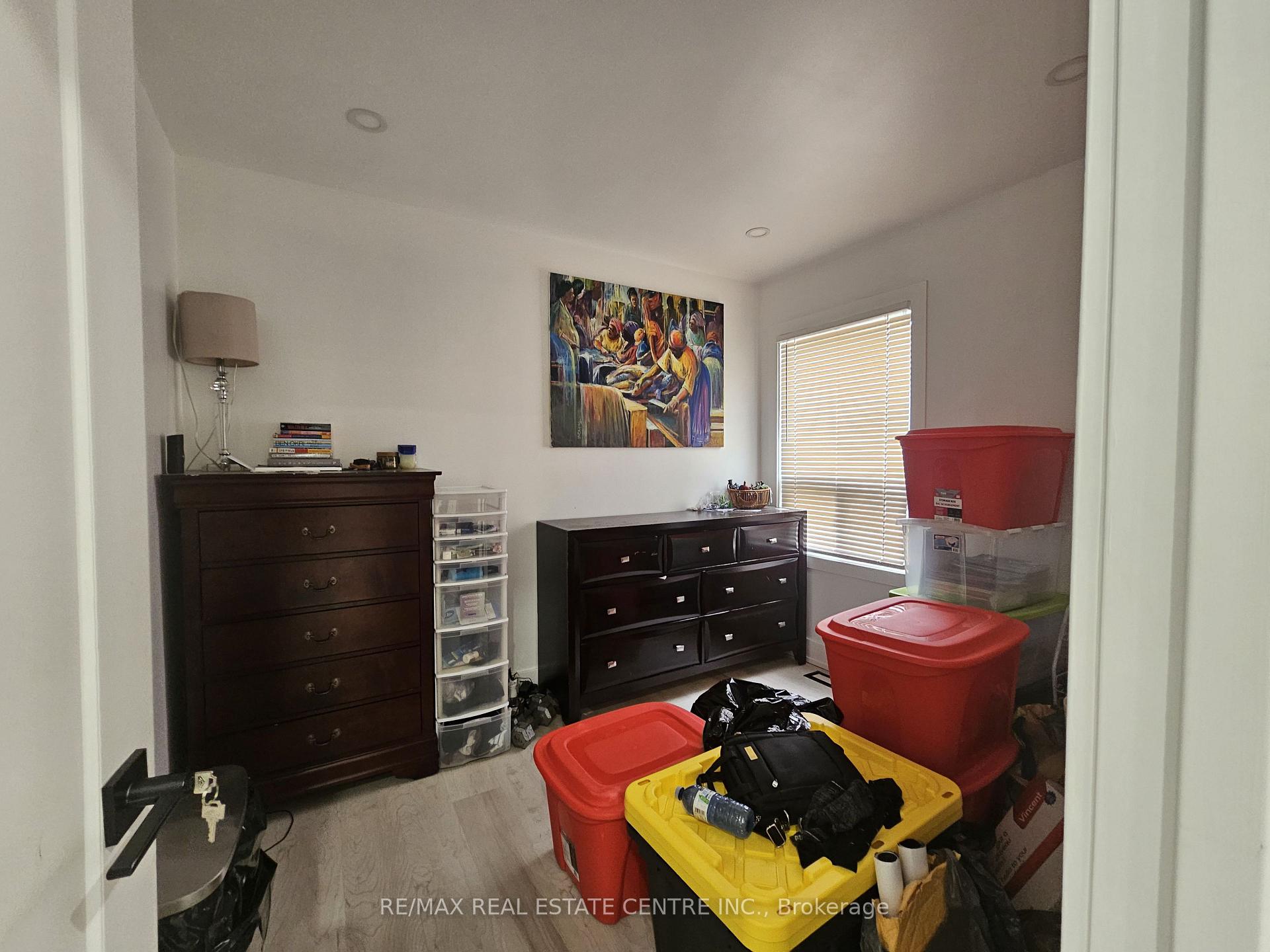 Photo 11 of 352 Weir Street N, Hamilton, Homeside — HOMEH