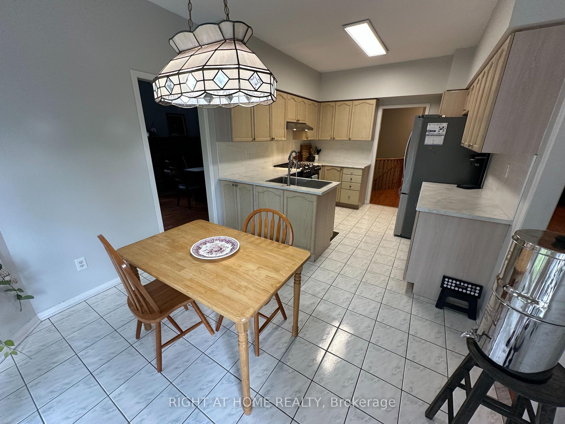 Photo 10 of 4369 Goldenwood Drive, Windsor — HOMEH
