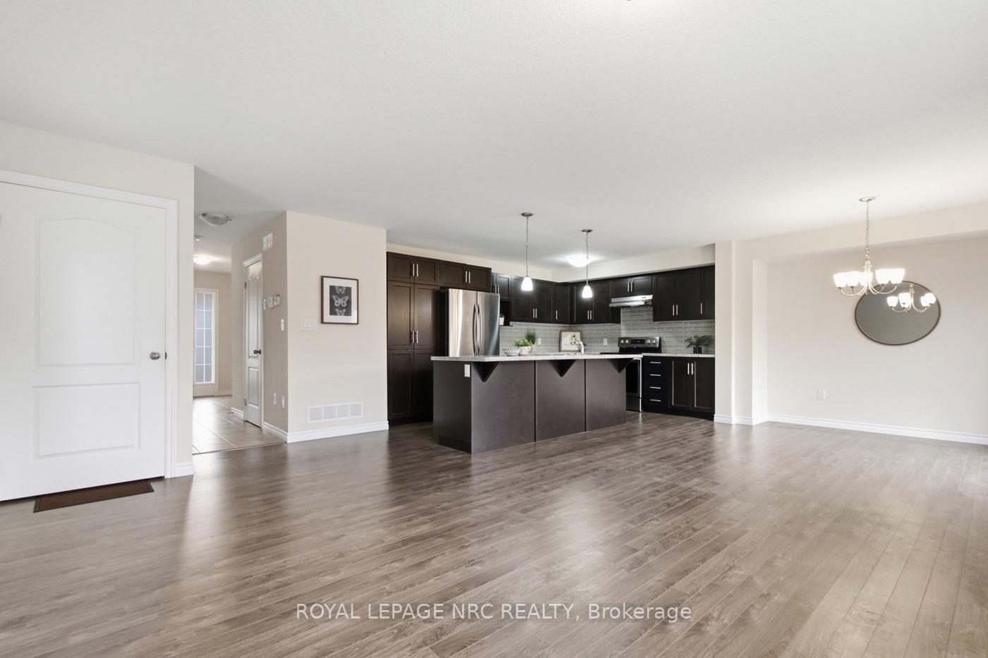 Photo 4 of 68 Abbott Place, Pelham, Fonthill — HOMEH