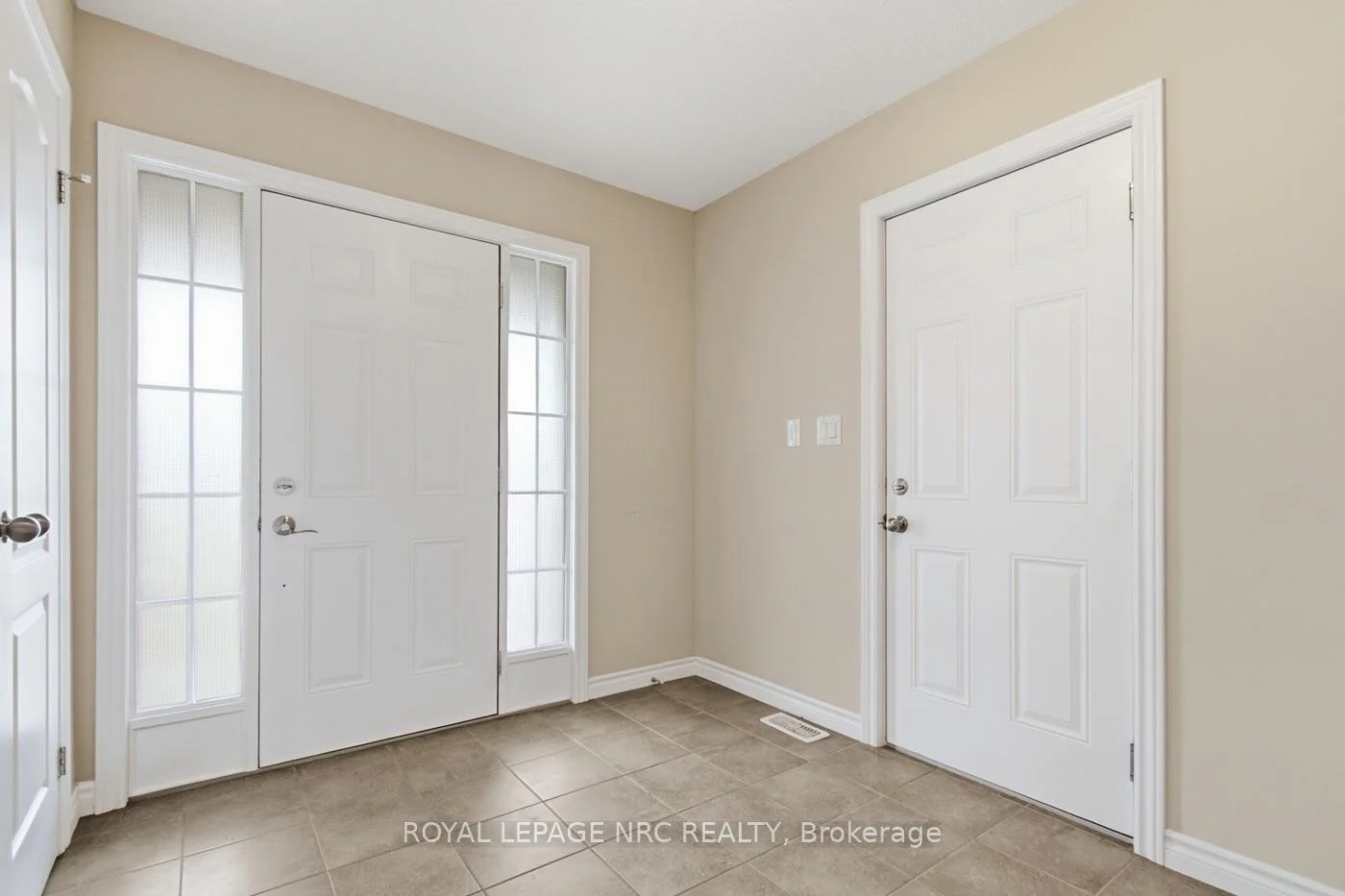 Photo 8 of 68 Abbott Place, Pelham, Fonthill — HOMEH