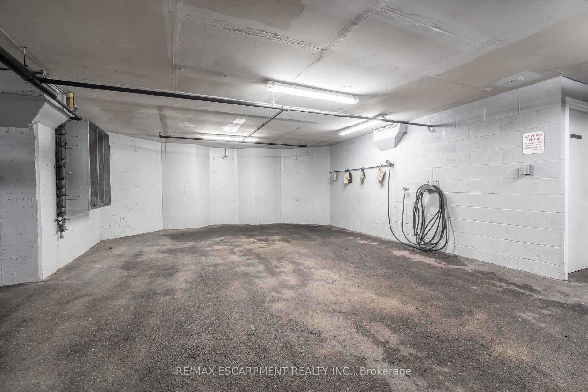 Photo 6 of Unit 306, 970 Golf Links Road, Hamilton, Meadowlands — HOMEH