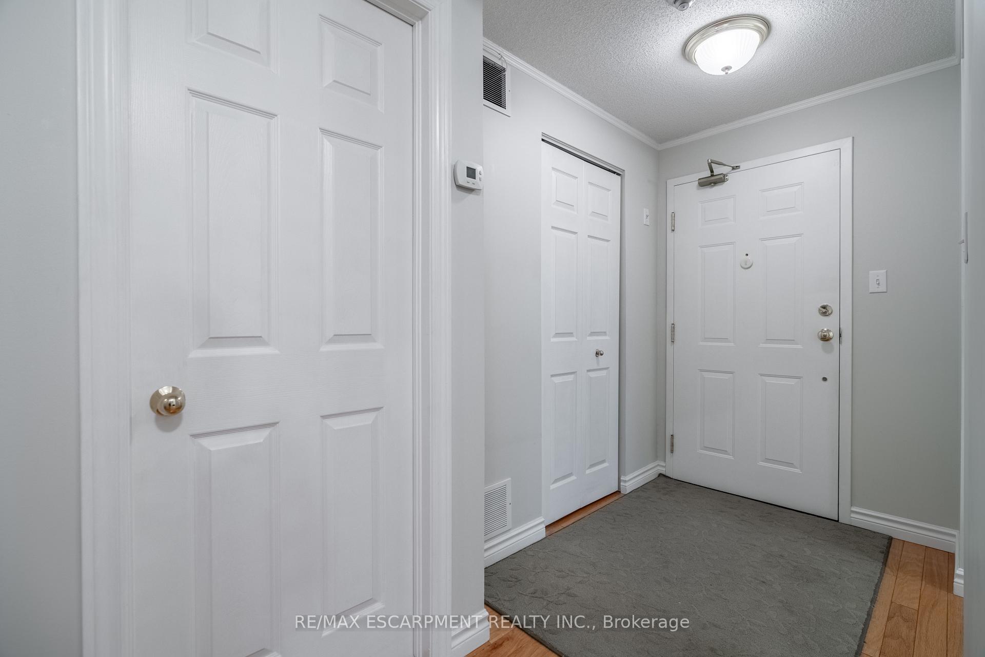 Photo 10 of Unit 306, 970 Golf Links Road, Hamilton, Meadowlands — HOMEH