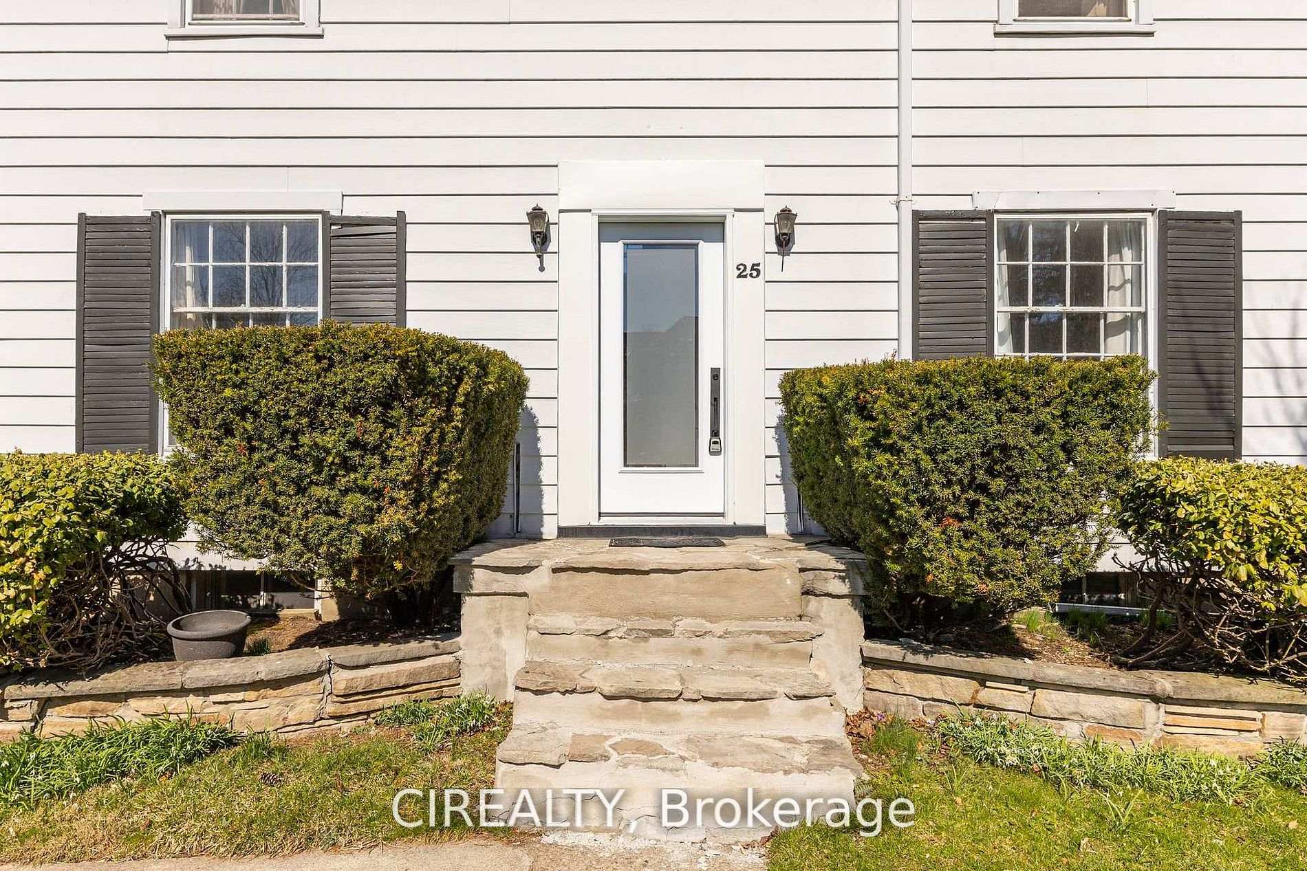 Photo 4 of 25 Howard Avenue, Oakville, Old Oakville — HOMEH