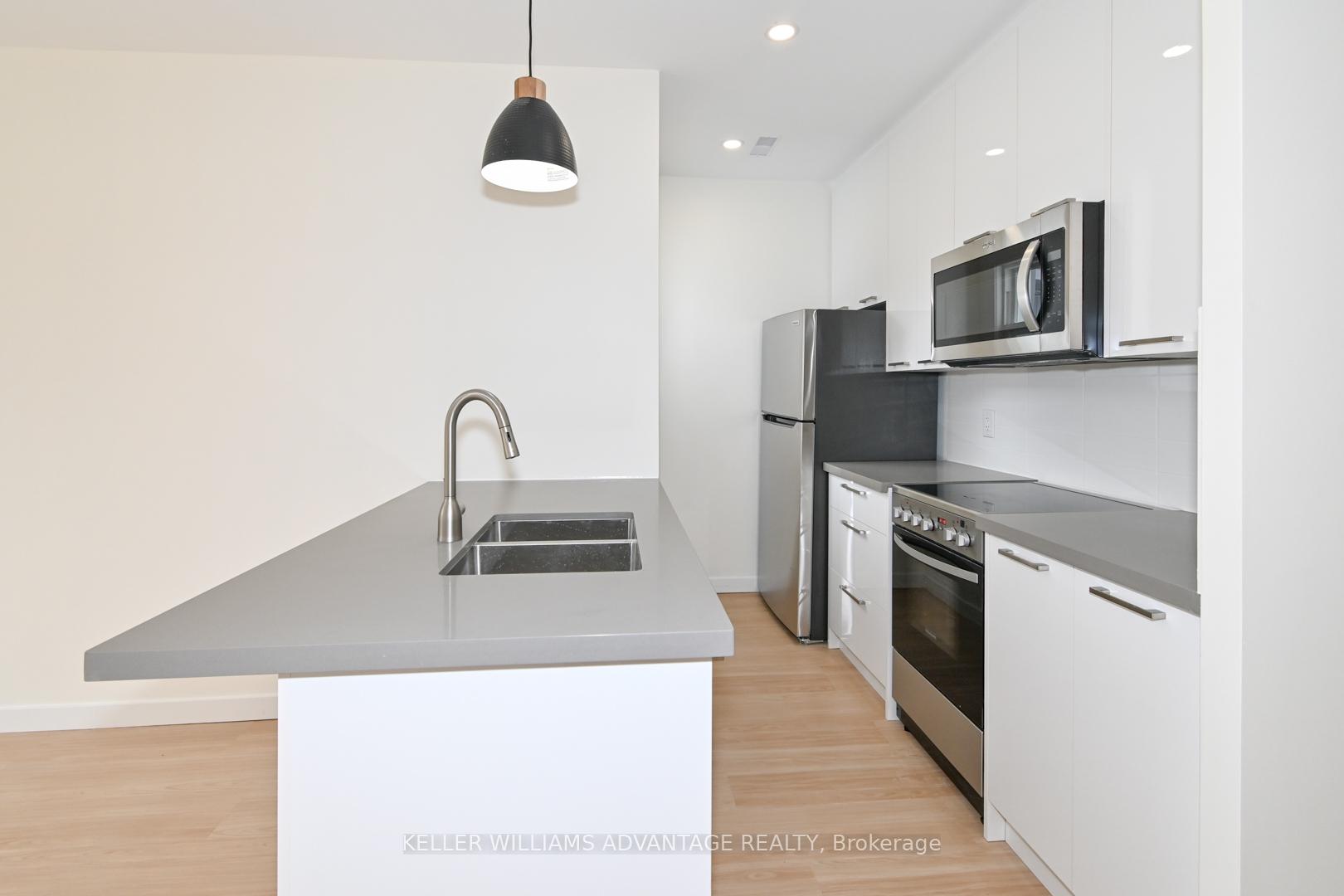 Photo 3 of Unit upper, 113 Woodbine Avenue, Toronto, The Beaches — HOMEH