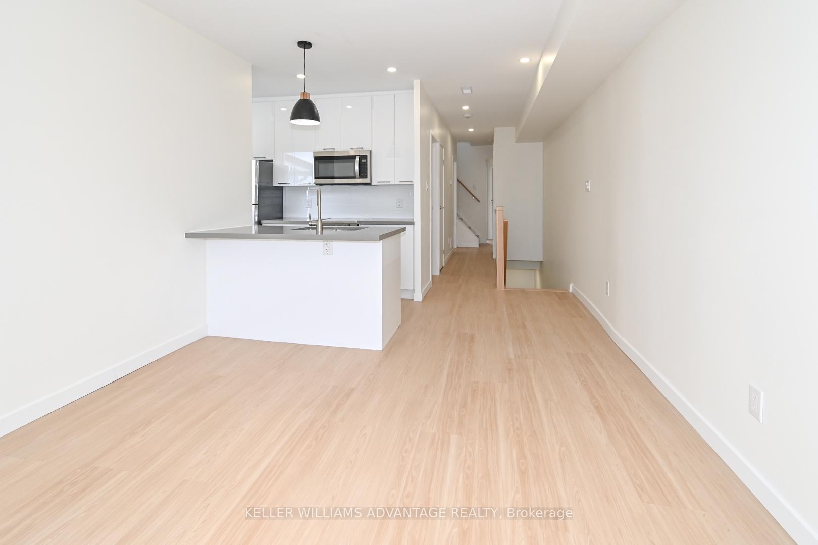Photo 5 of Unit upper, 113 Woodbine Avenue, Toronto, The Beaches — HOMEH