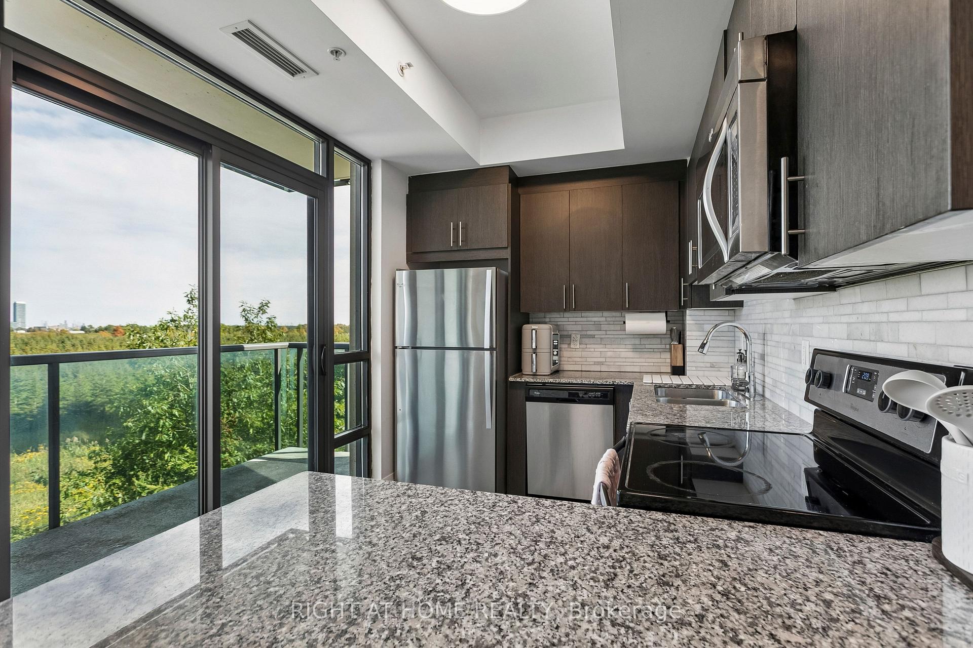 Photo 15 of 45 Yorkland Boulevard, Brampton, Goreway Drive Corridor — HOMEH