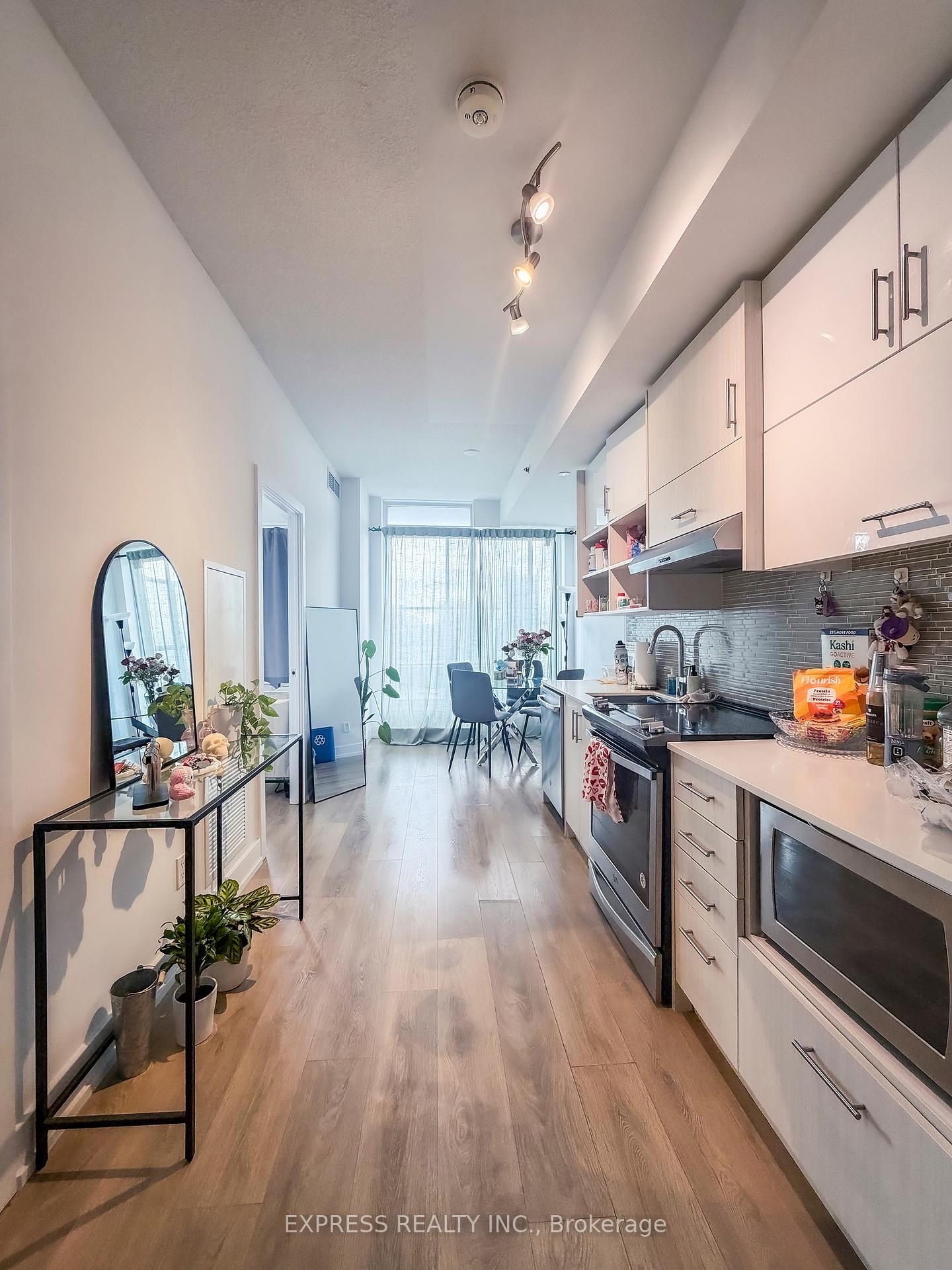 Photo 2 of Unit 501, 128 Fairview Mall Drive, North York, Don Valley Village — HOMEH
