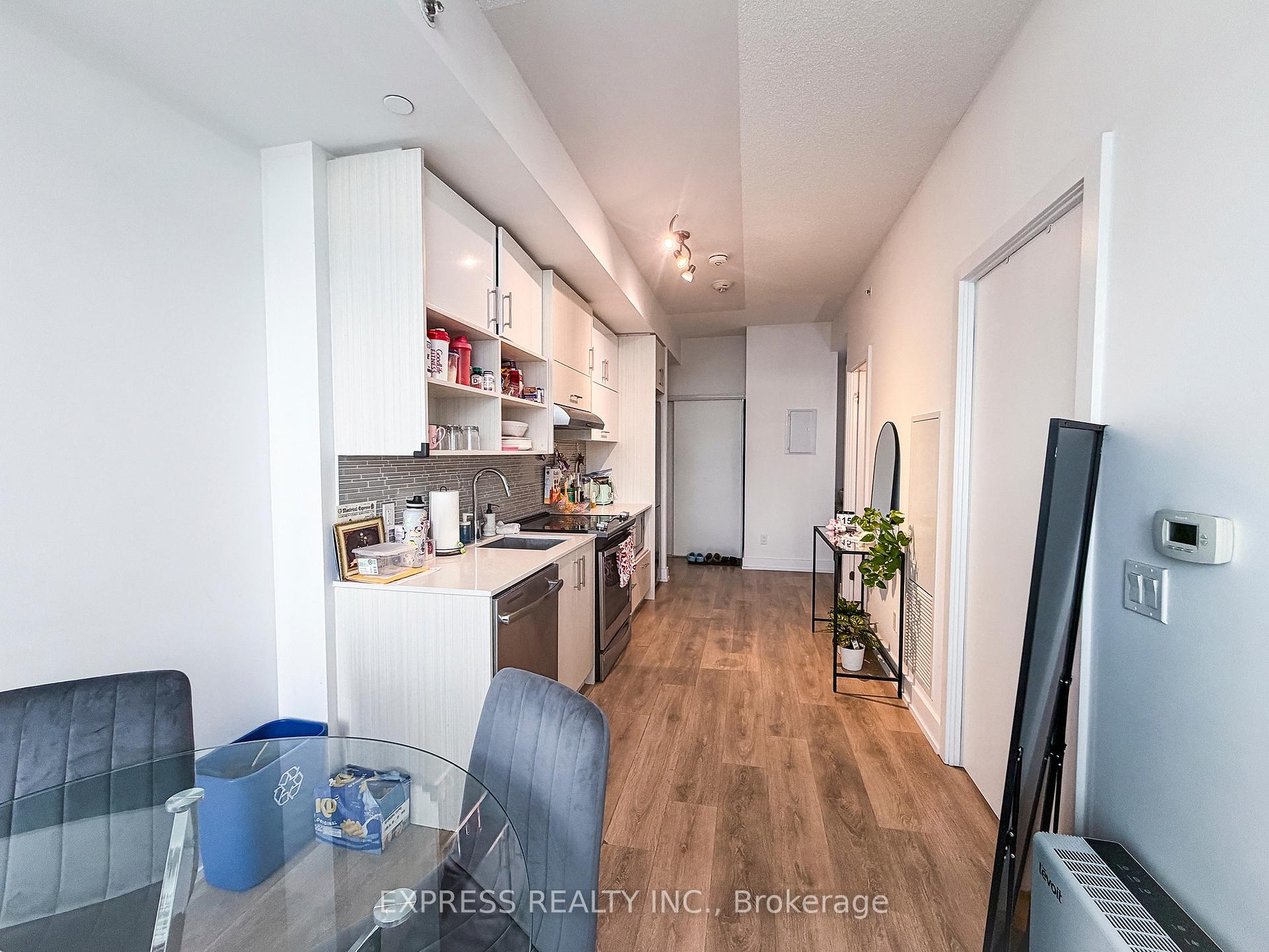 Photo 3 of Unit 501, 128 Fairview Mall Drive, North York, Don Valley Village — HOMEH