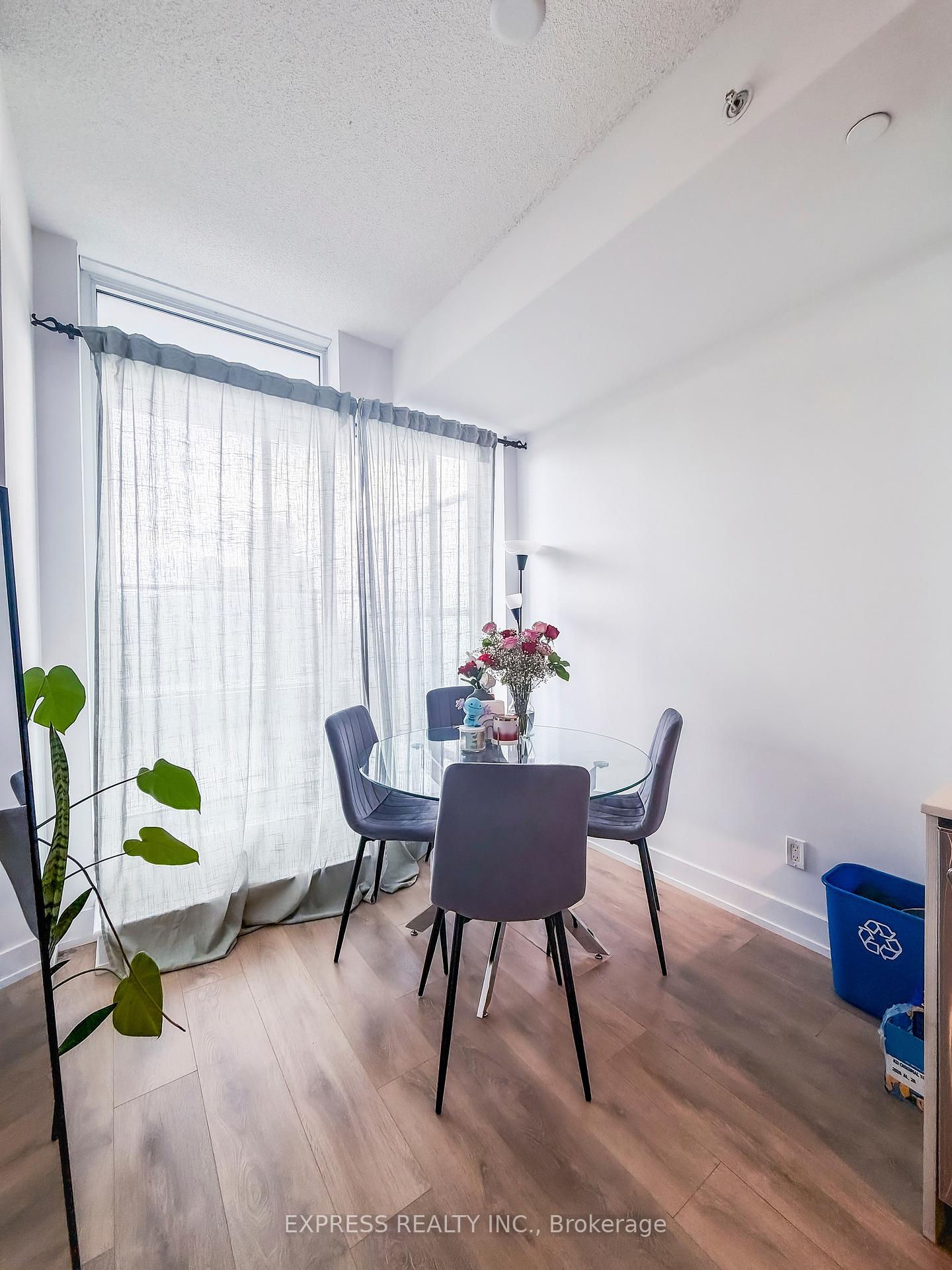Photo 4 of Unit 501, 128 Fairview Mall Drive, North York, Don Valley Village — HOMEH