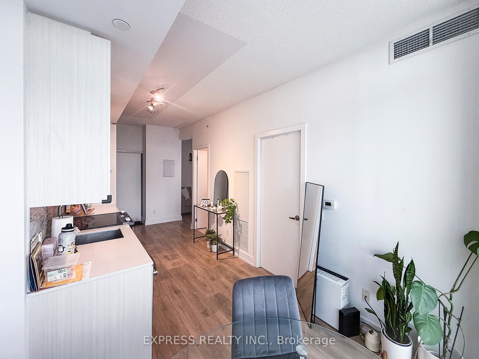 Photo 5 of Unit 501, 128 Fairview Mall Drive, North York, Don Valley Village — HOMEH