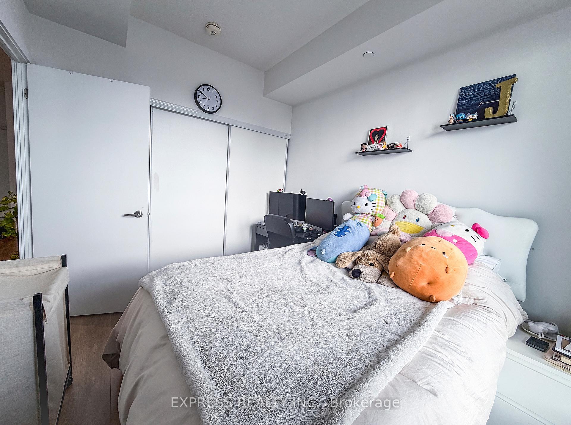 Photo 7 of Unit 501, 128 Fairview Mall Drive, North York, Don Valley Village — HOMEH