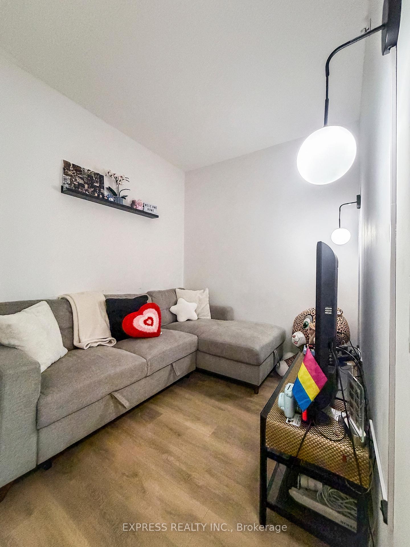 Photo 8 of Unit 501, 128 Fairview Mall Drive, North York, Don Valley Village — HOMEH