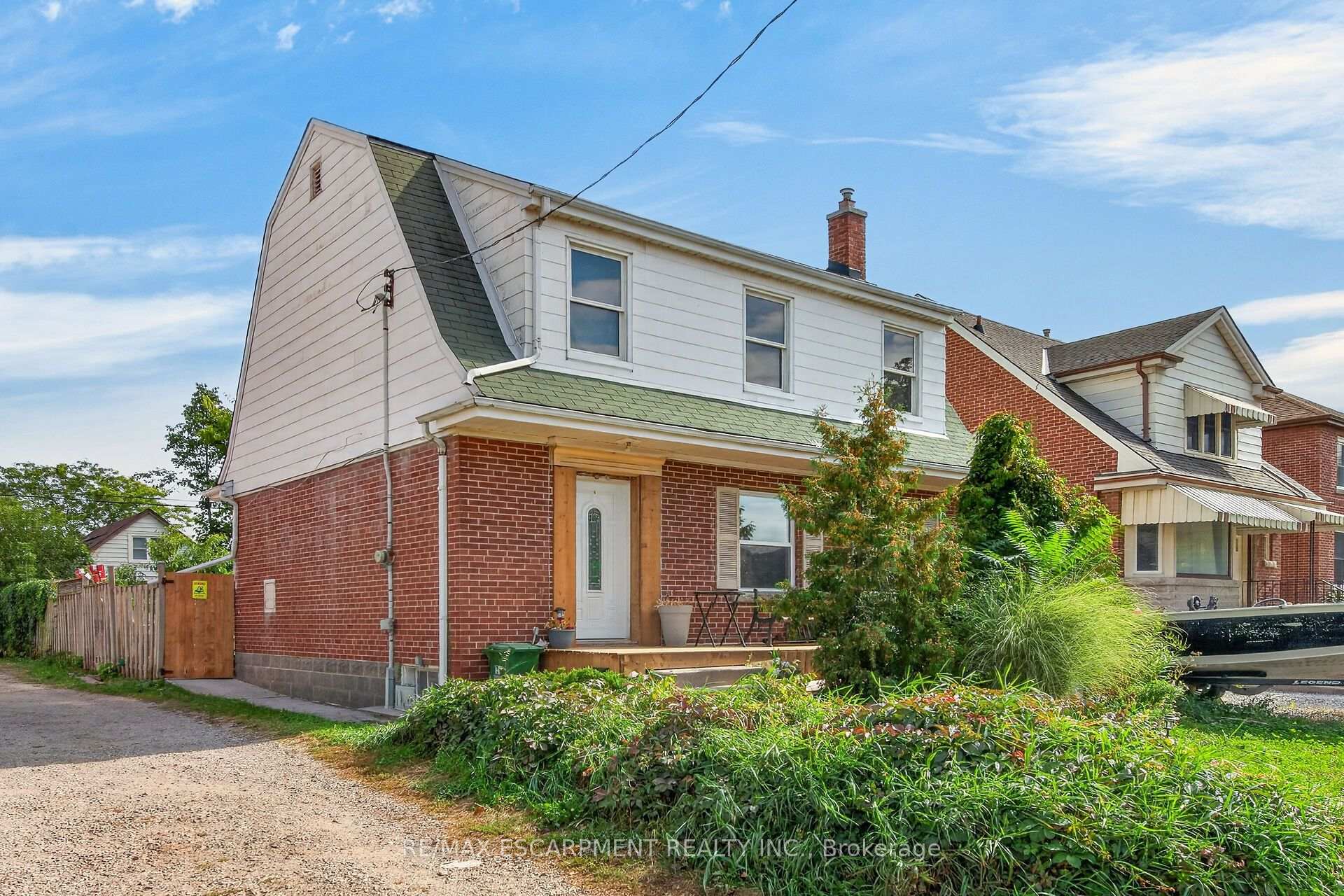 Photo of 111 Kenilworth Avenue S