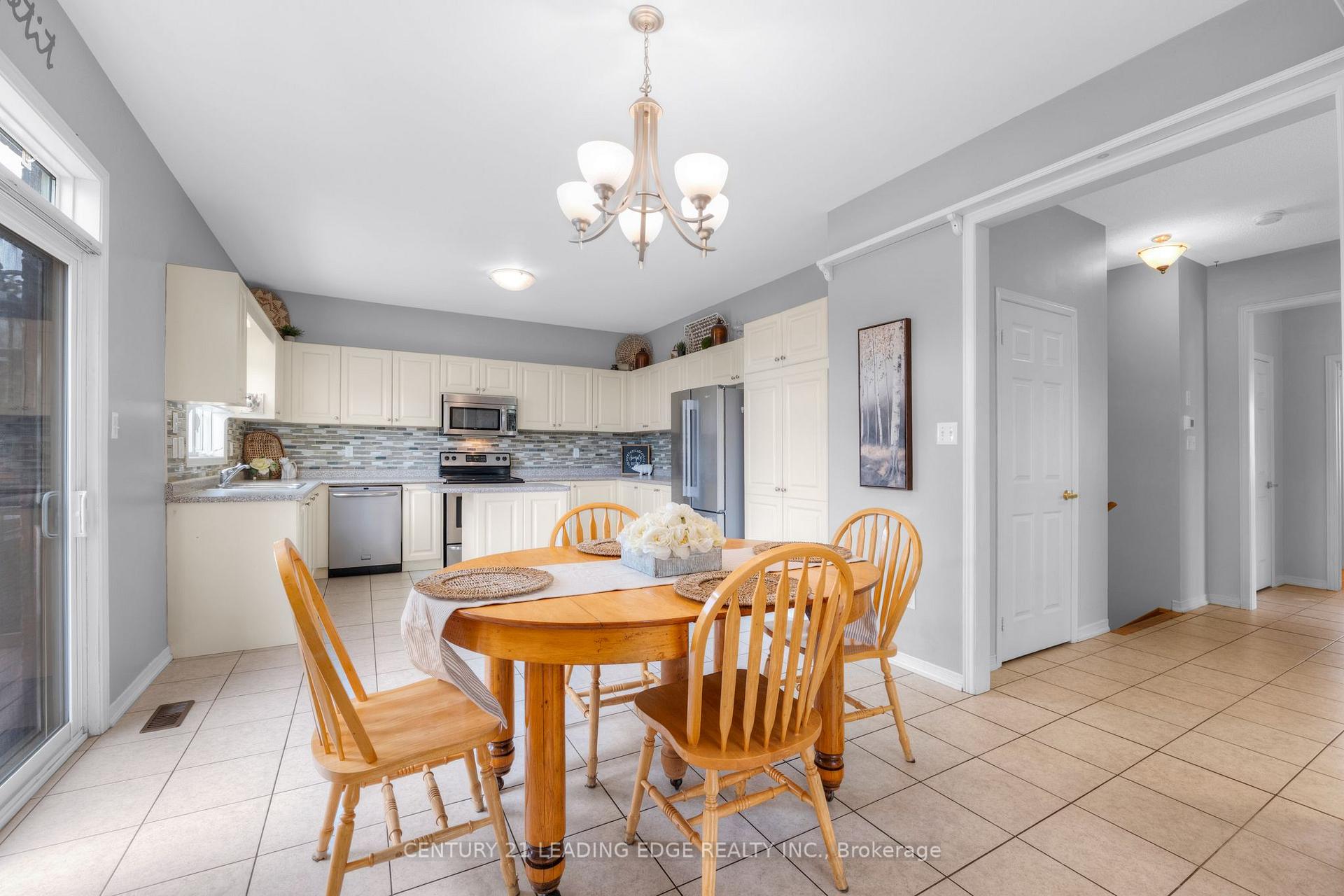 Photo 7 of 1 Hare Farm Gate, Whitchurch-Stouffville, Stouffville — HOMEH
