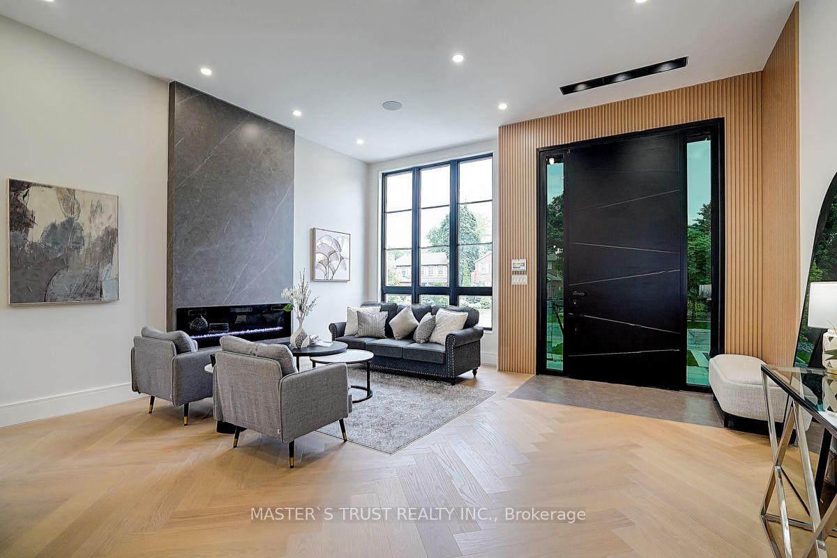 Photo 2 of 202 Carlton Road, Markham, Unionville — HOMEH