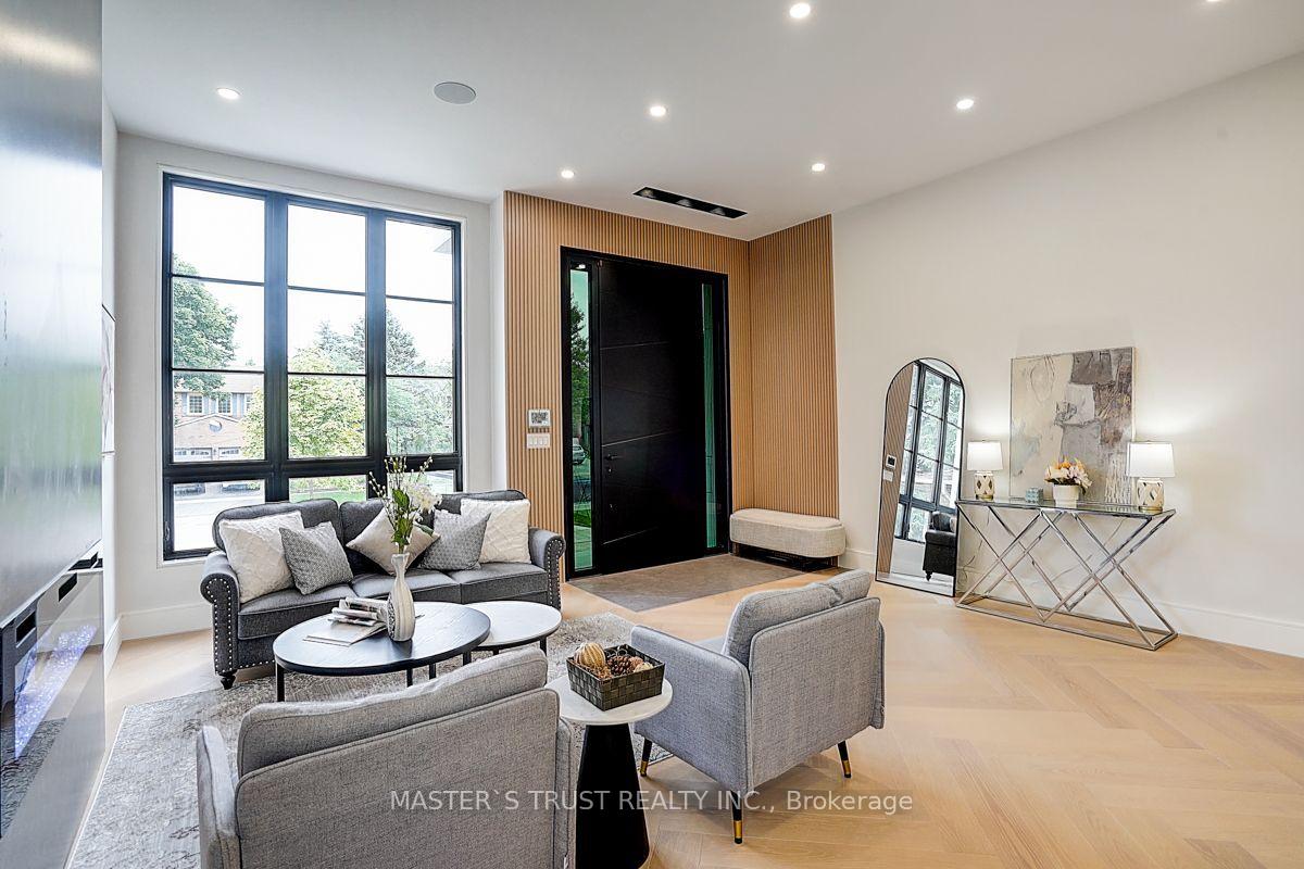 Photo 3 of 202 Carlton Road, Markham, Unionville — HOMEH