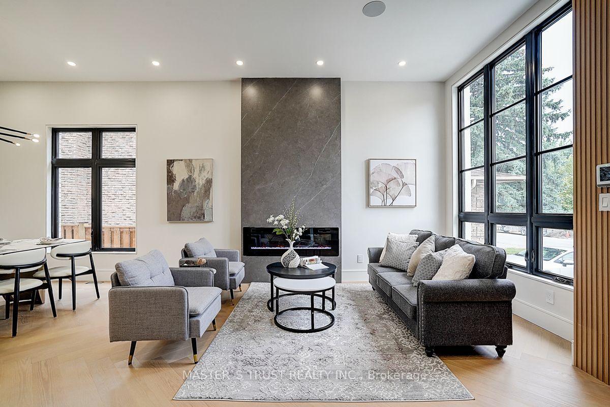 Photo 4 of 202 Carlton Road, Markham, Unionville — HOMEH