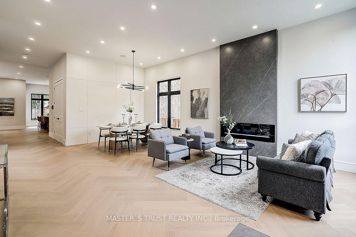 Photo 5 of 202 Carlton Road, Markham, Unionville — HOMEH