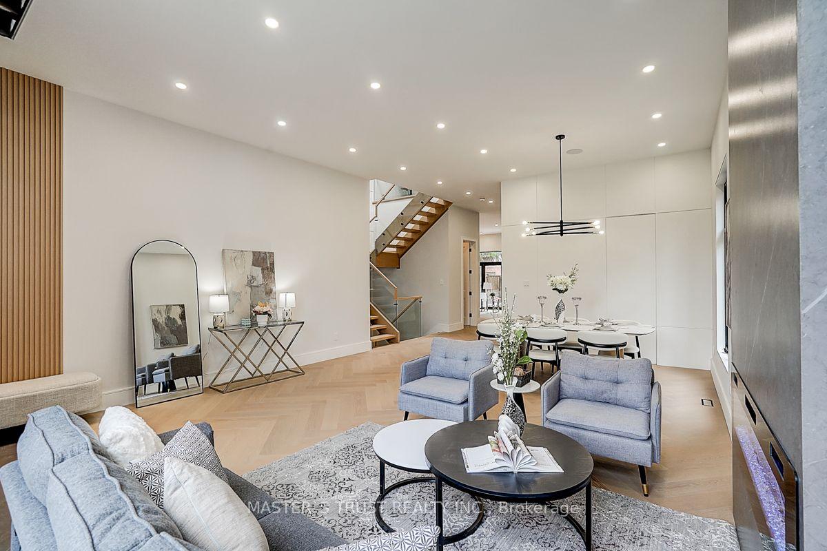 Photo 6 of 202 Carlton Road, Markham, Unionville — HOMEH