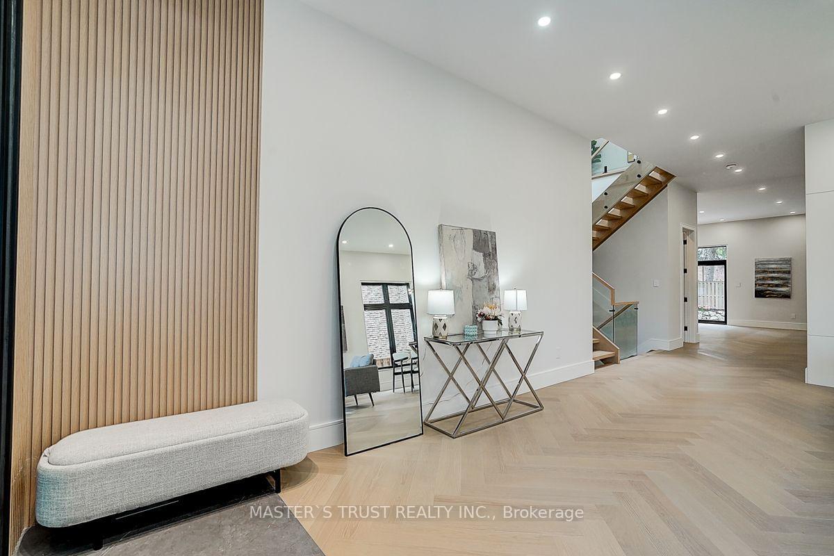 Photo 7 of 202 Carlton Road, Markham, Unionville — HOMEH