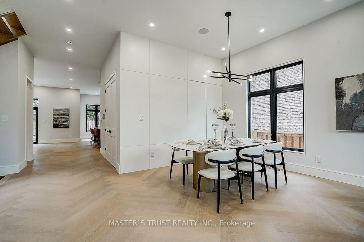 Photo 8 of 202 Carlton Road, Markham, Unionville — HOMEH