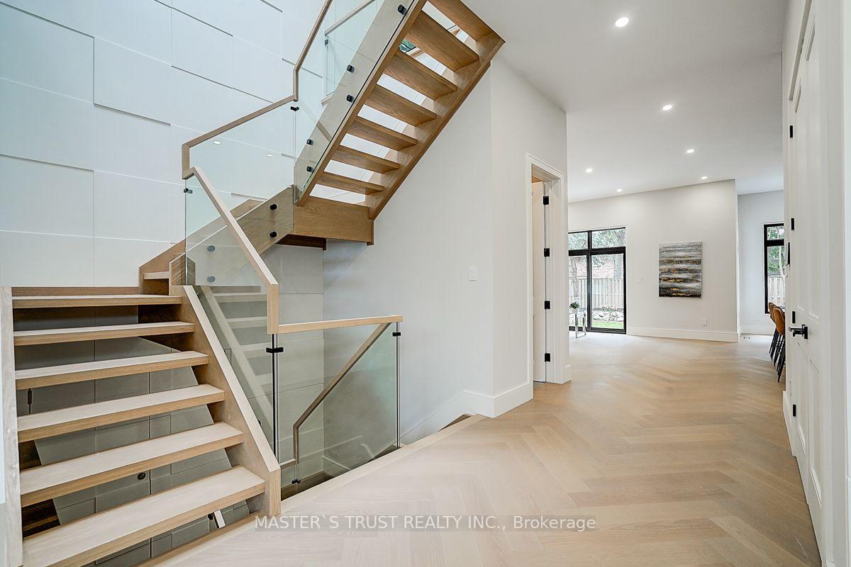 Photo 9 of 202 Carlton Road, Markham, Unionville — HOMEH