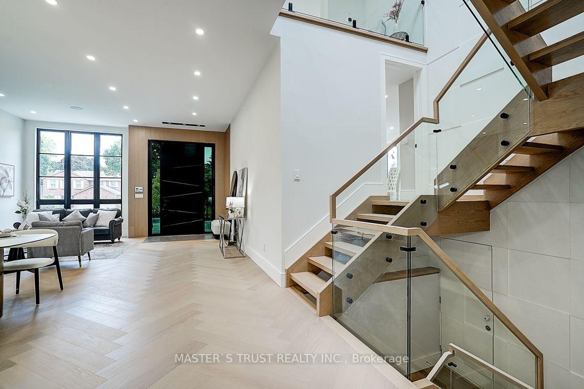 Photo 10 of 202 Carlton Road, Markham, Unionville — HOMEH