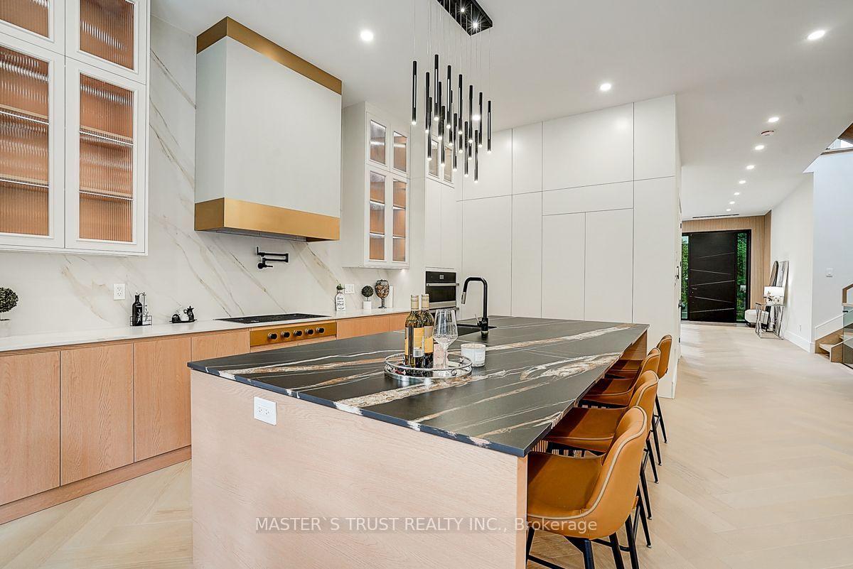 Photo 15 of 202 Carlton Road, Markham, Unionville — HOMEH
