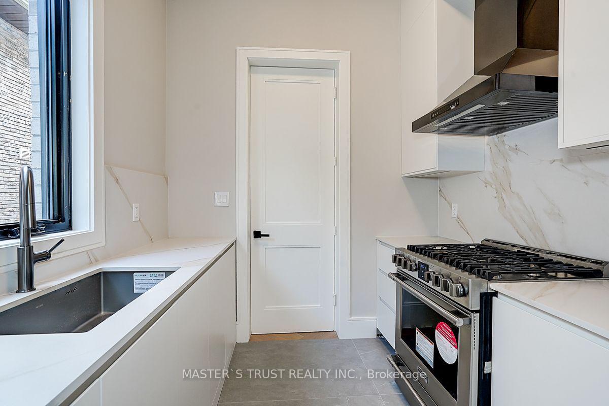 Photo 16 of 202 Carlton Road, Markham, Unionville — HOMEH